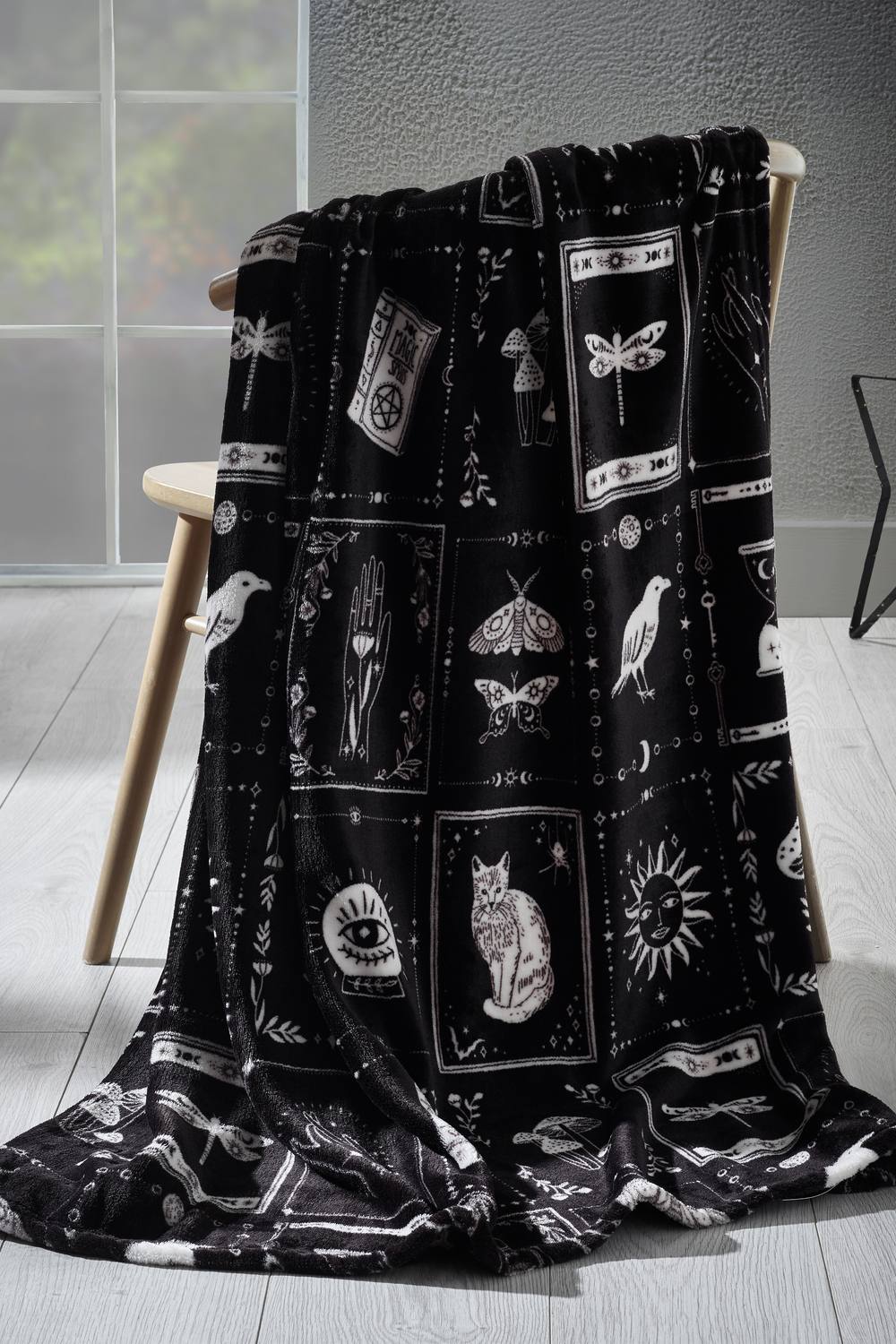 Catherine Lansfield 'Enchanted Witchcraft' Cosy Fleece Blanket Throw in Black