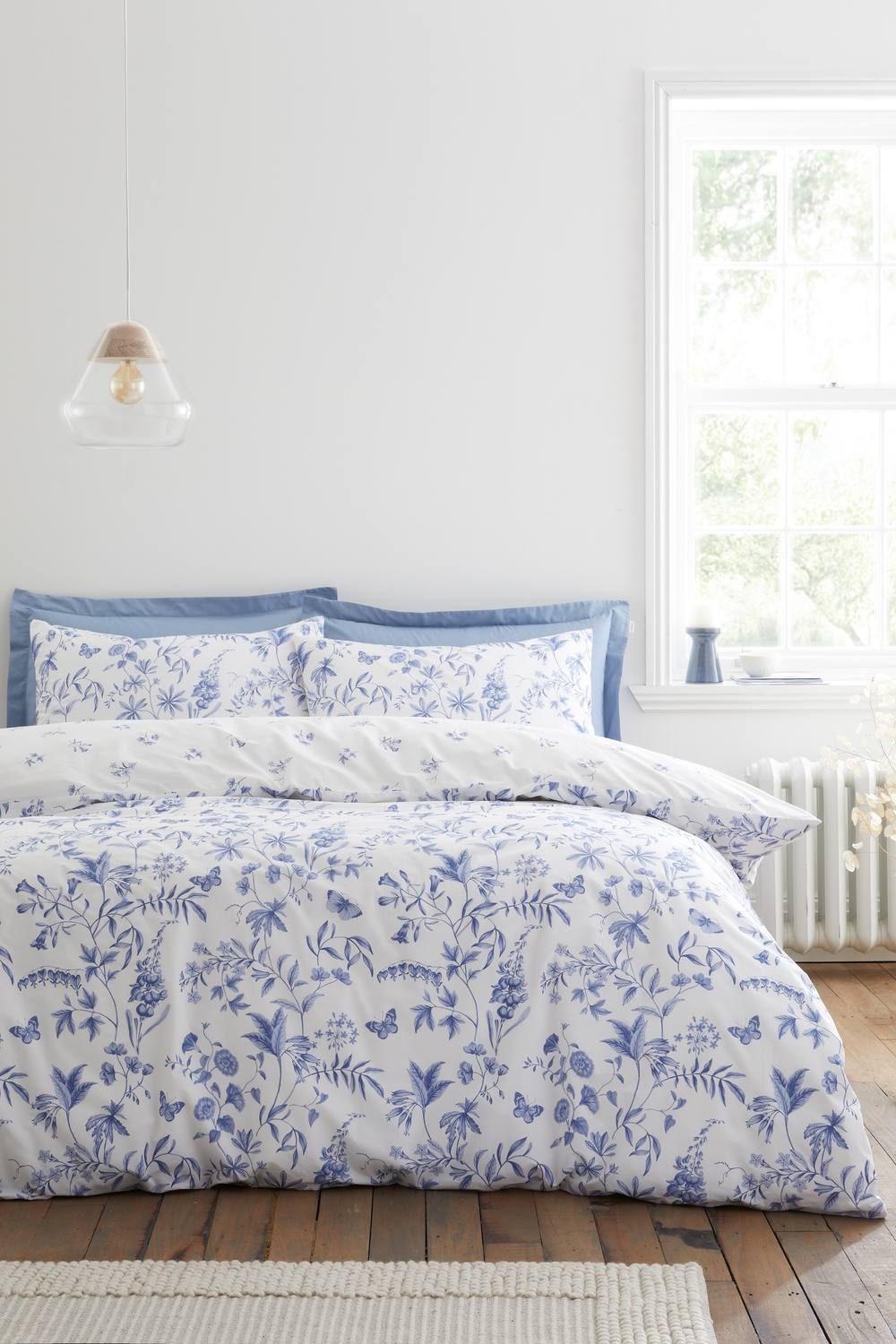 Bianca 'Thea Floral' 200 Thread Count Cotton Reversible Duvet Cover Set in Blue