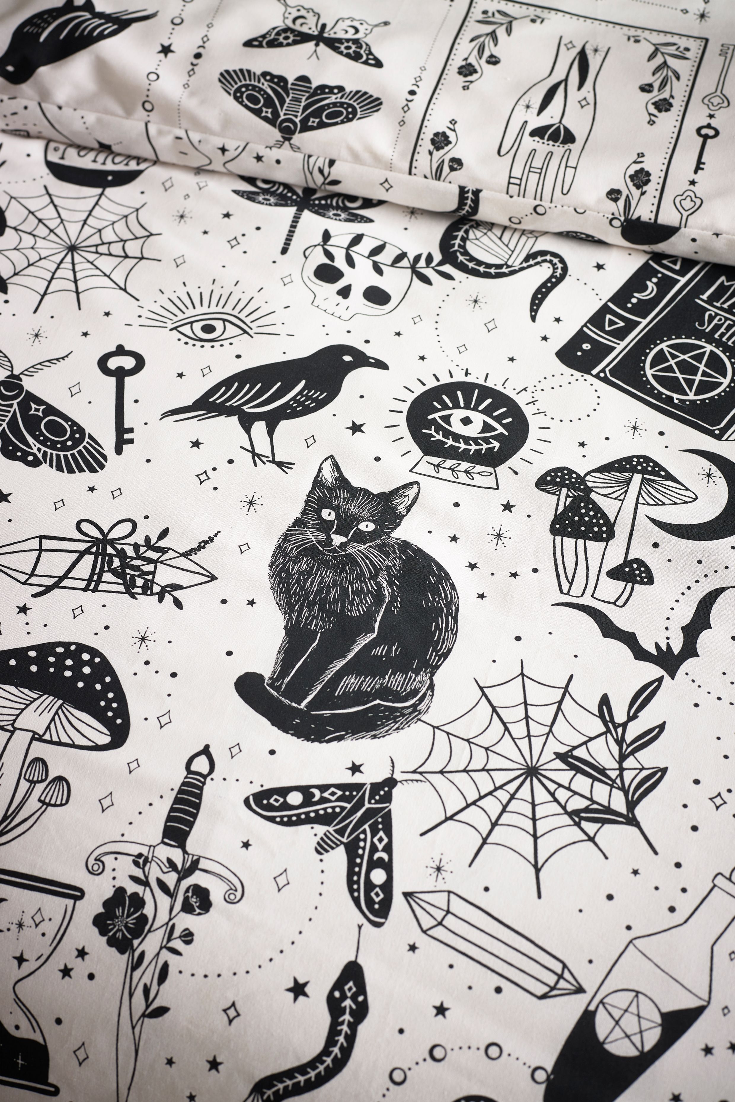 Catherine Lansfield 'Enchanted Witchcraft' Reversible Duvet Cover Set in Black 4