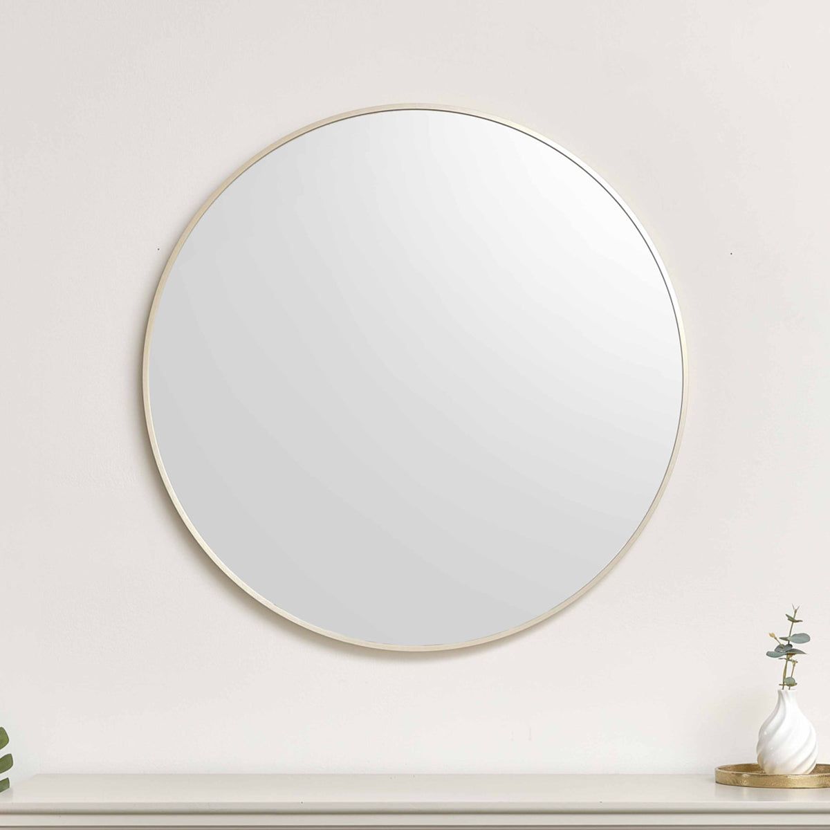Melody Maison Large Round Champagne Wall Mirror - 80cm X 80cm in Metallic Gold