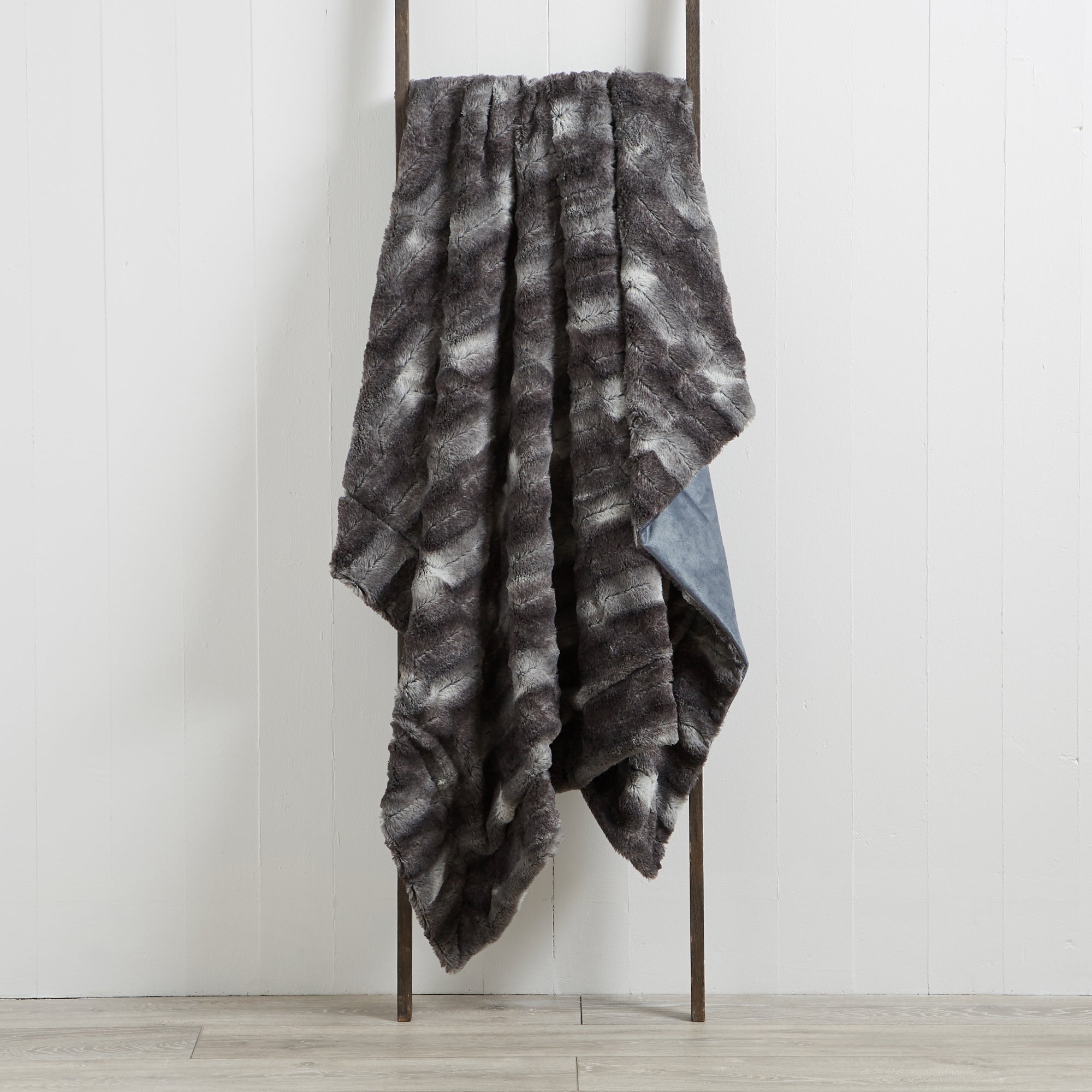 Plush Faux Fur 130cm x 180cm Throw Grey