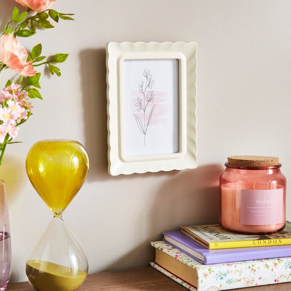 Scalloped Photo Frame