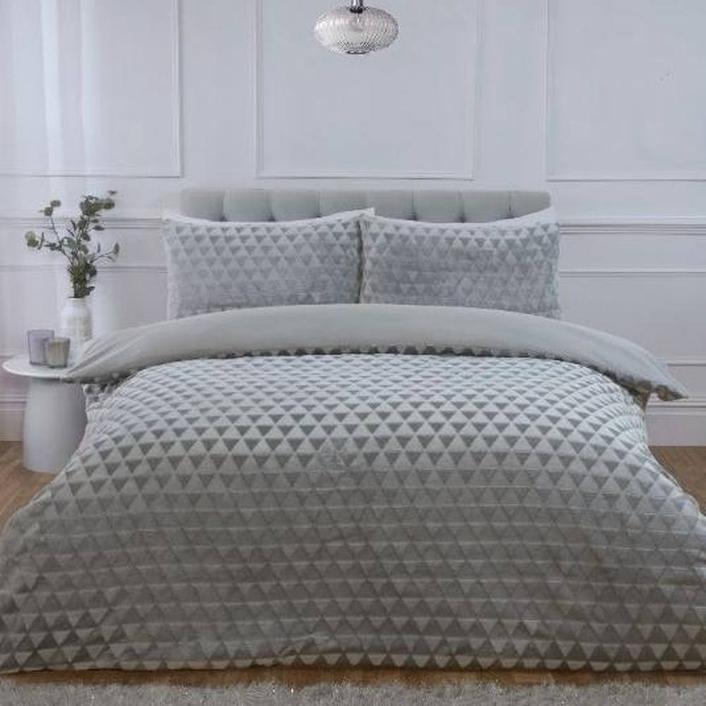 Rapport Home Diamond Cut Teddy Polyester Fleece Duvet Cover Set with Pillowcase in Silver