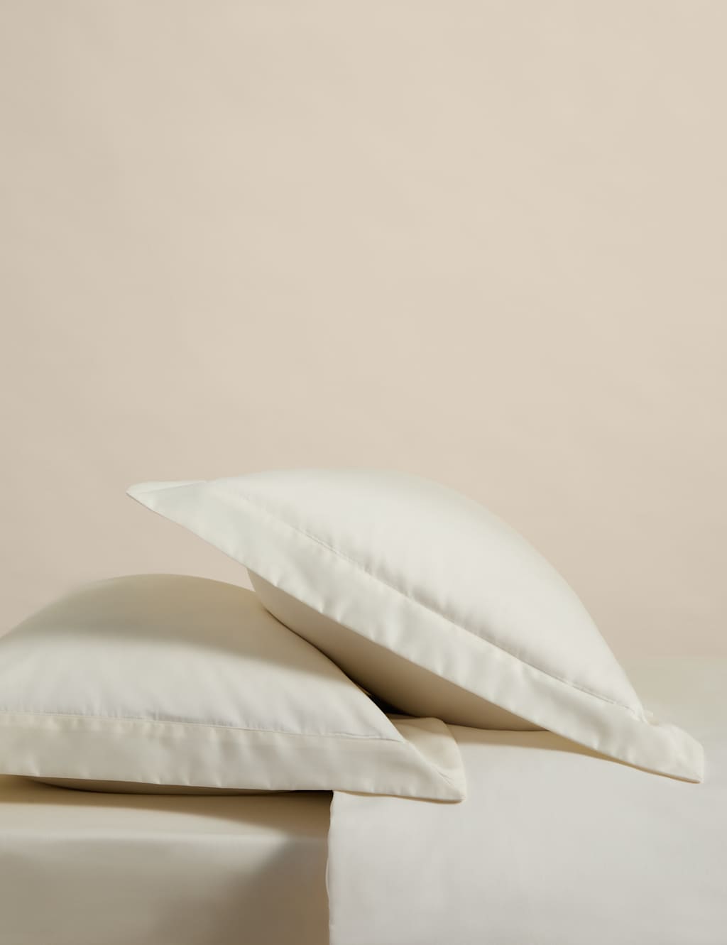 M&S 2 Pack Egyptian Cotton 400 Thread Count Silky Oxford Pillowcases Cream