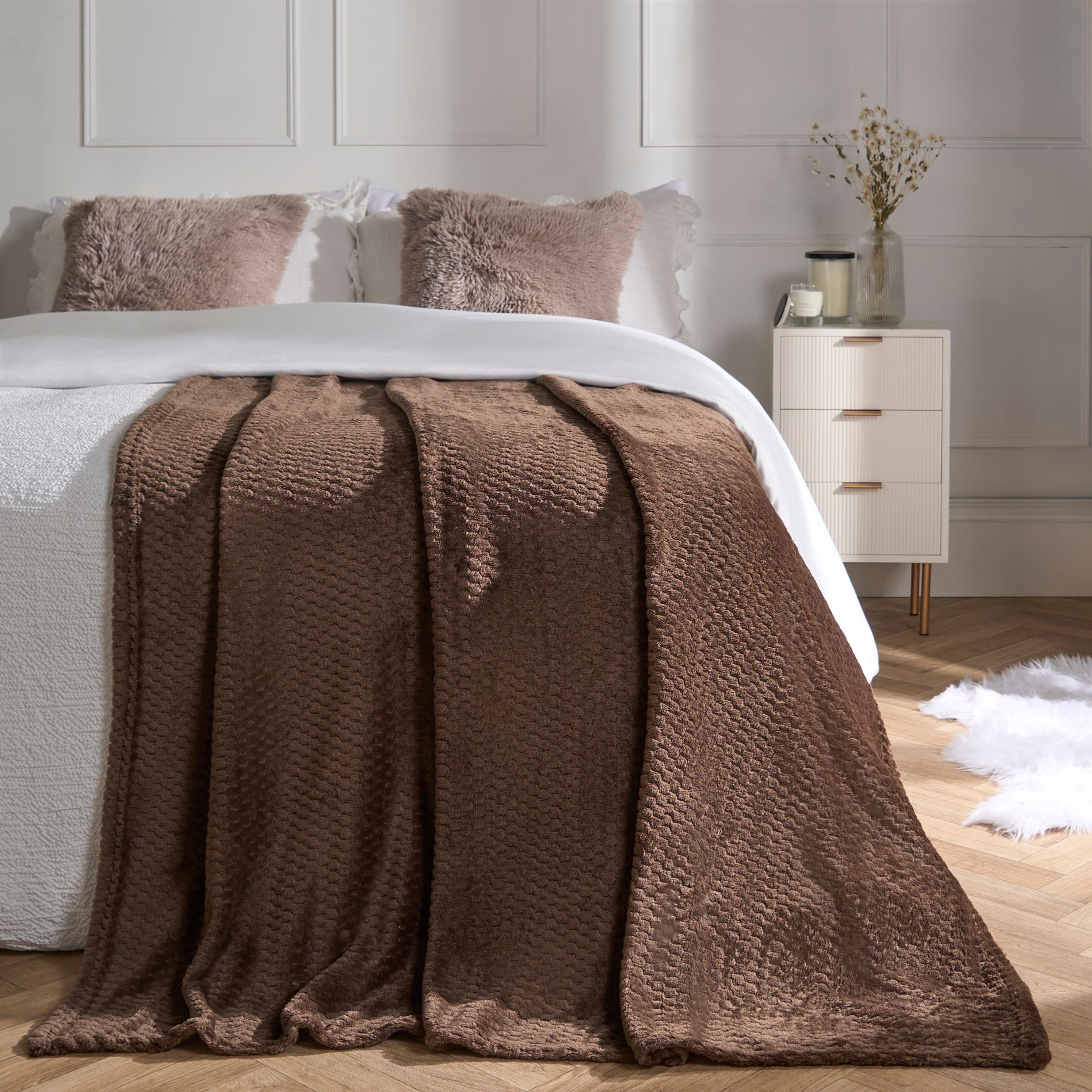OHS Luxury Large Waffle Honeycomb Mink Warm Throw in Chocolate