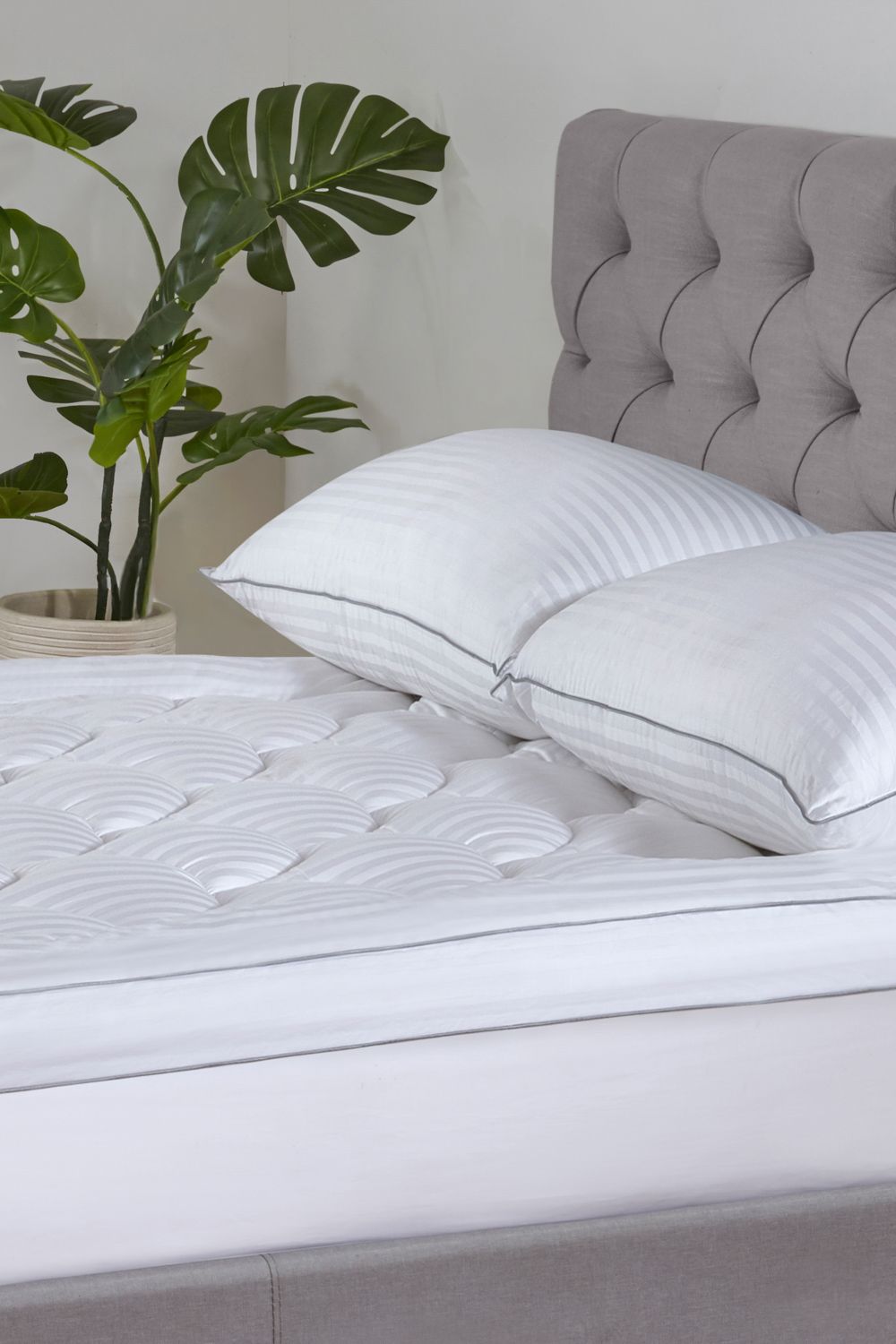 BHS 5 Star Hotel Collection Australian Wool Enhancer in White | Size: Super King