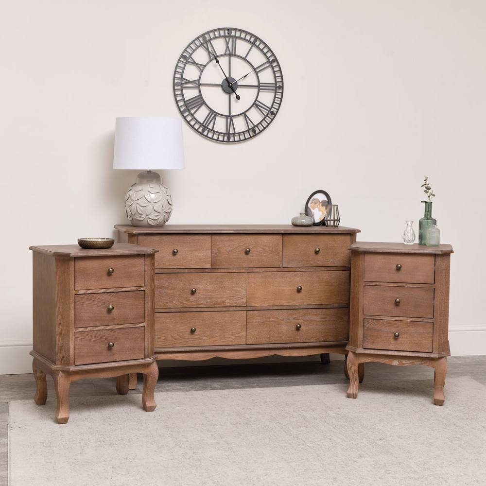 Melody Maison 7 Drawer Dark Wood Chest Of Drawers & Pair Of 3 Drawer Bedside Tables - Ashwell Range in Dark Brown