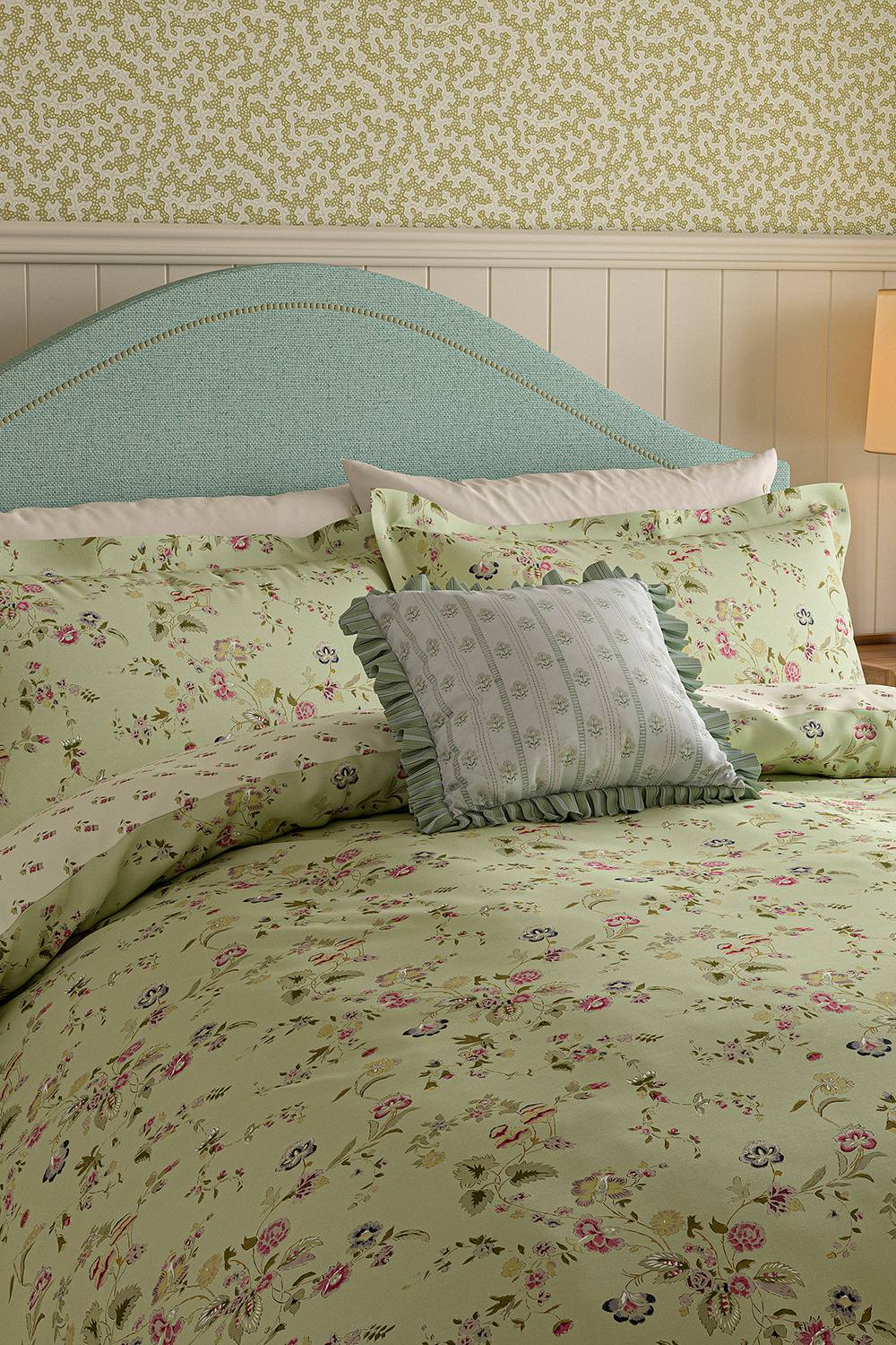 Sanderson 'Nectar Fields' Cotton Duvet Cover Set in Green 2