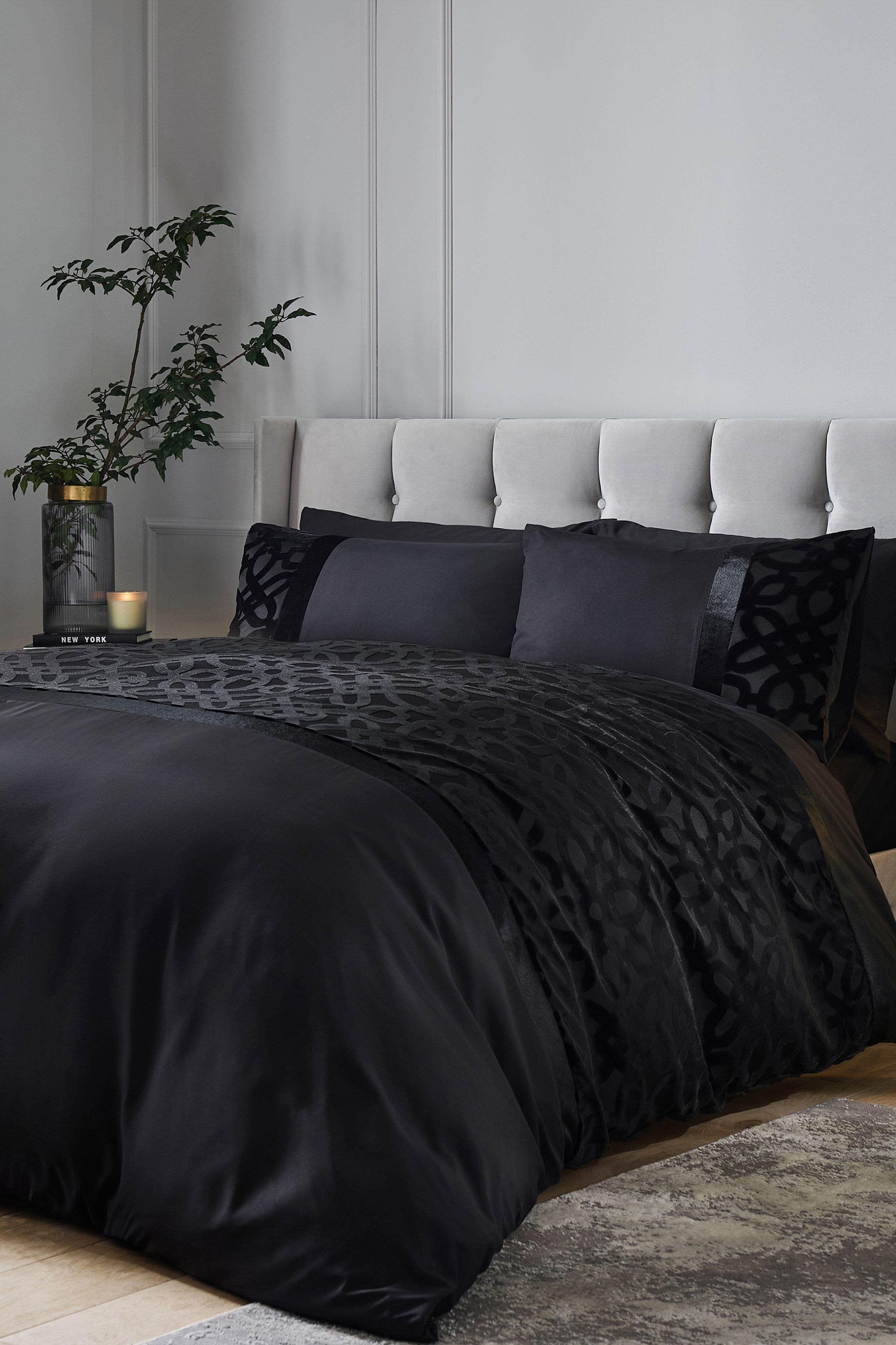 Catherine Lansfield Lattice Cut Velvet Duvet Set in Black