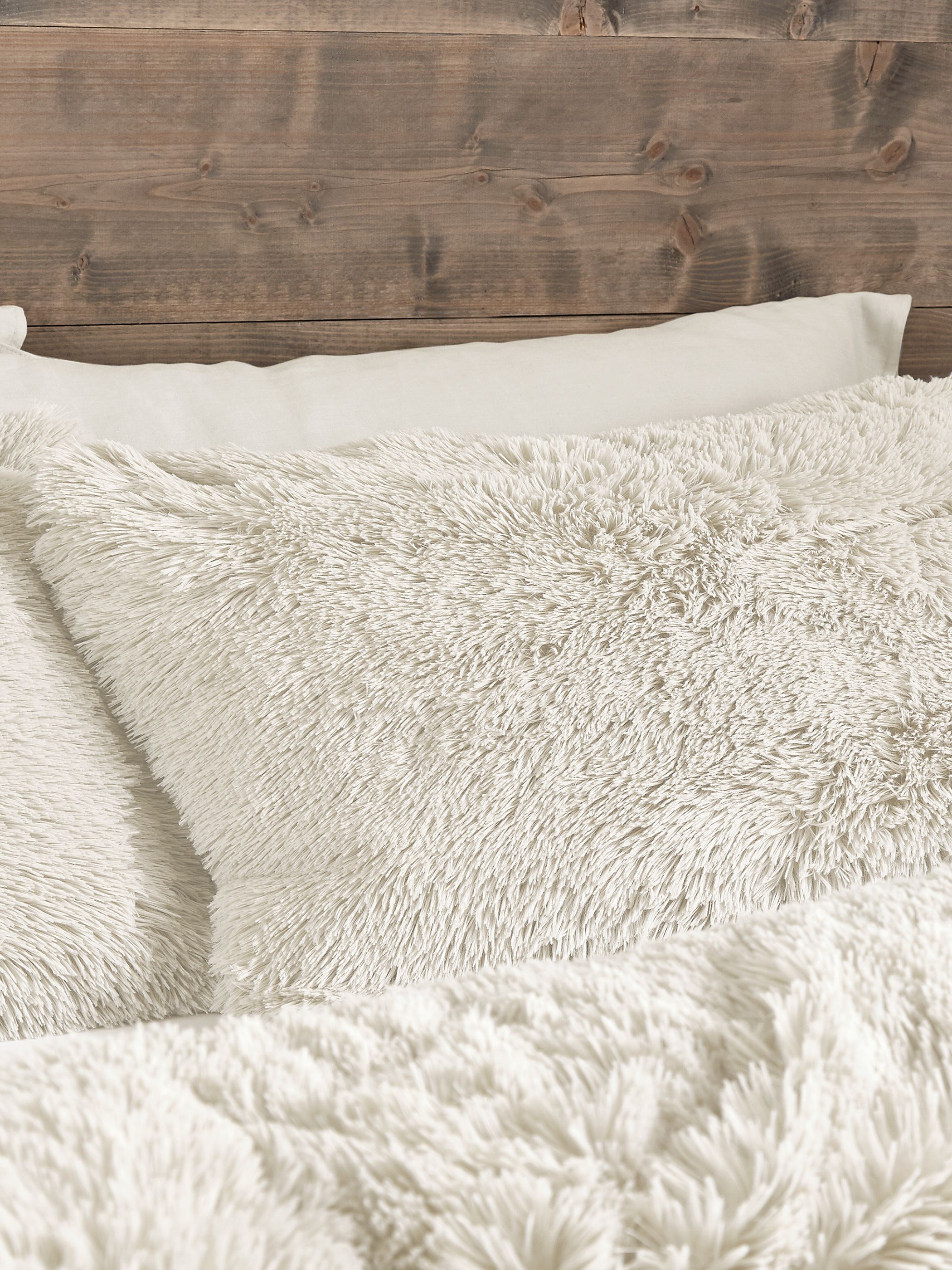 Catherine Lansfield 'Cuddly' Faux Fur Duvet Set in Cream 2
