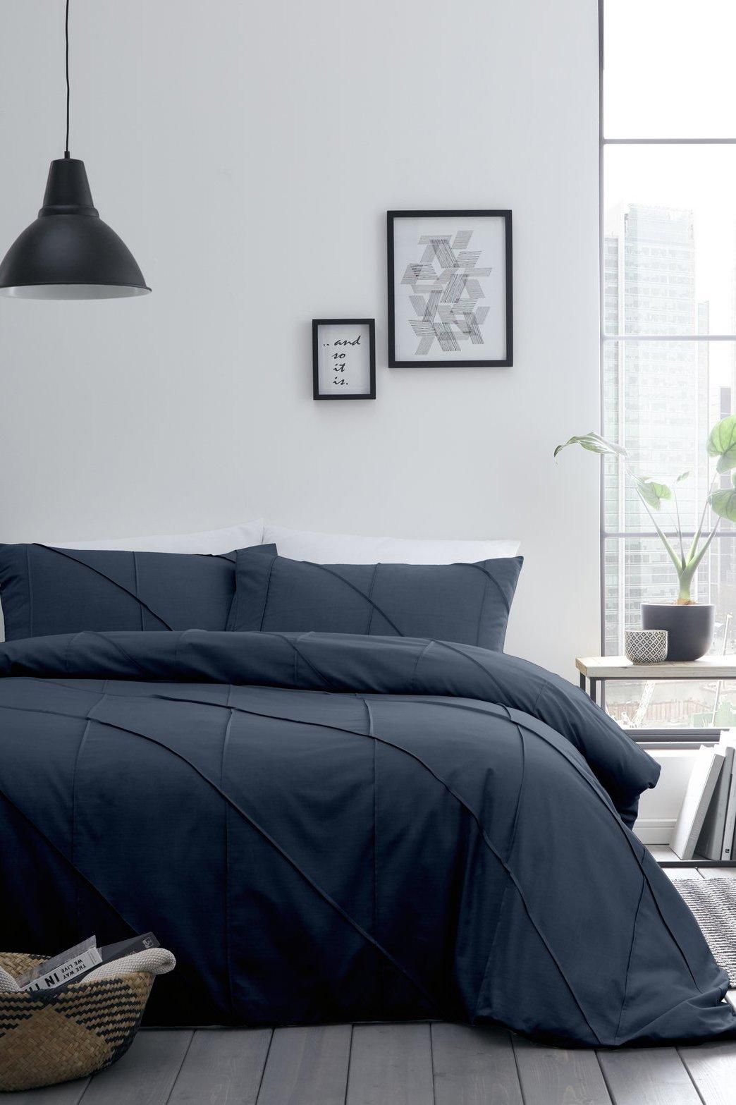 Serene 'Dart' Boutique Duvet Cover Set in Navy