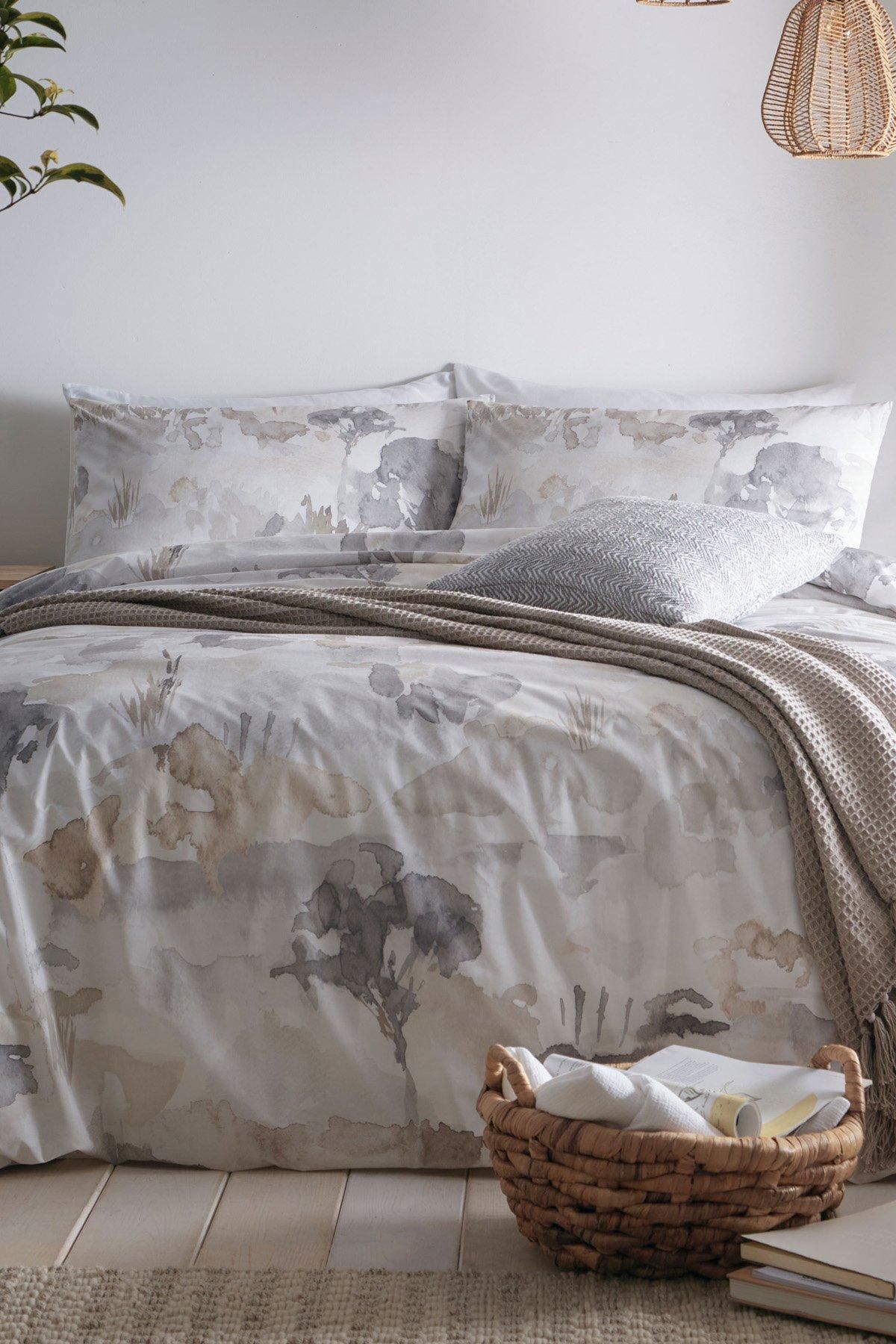 Appletree 'Edale' 100% Cotton Duvet Cover Set With Contrast Piping in Natural