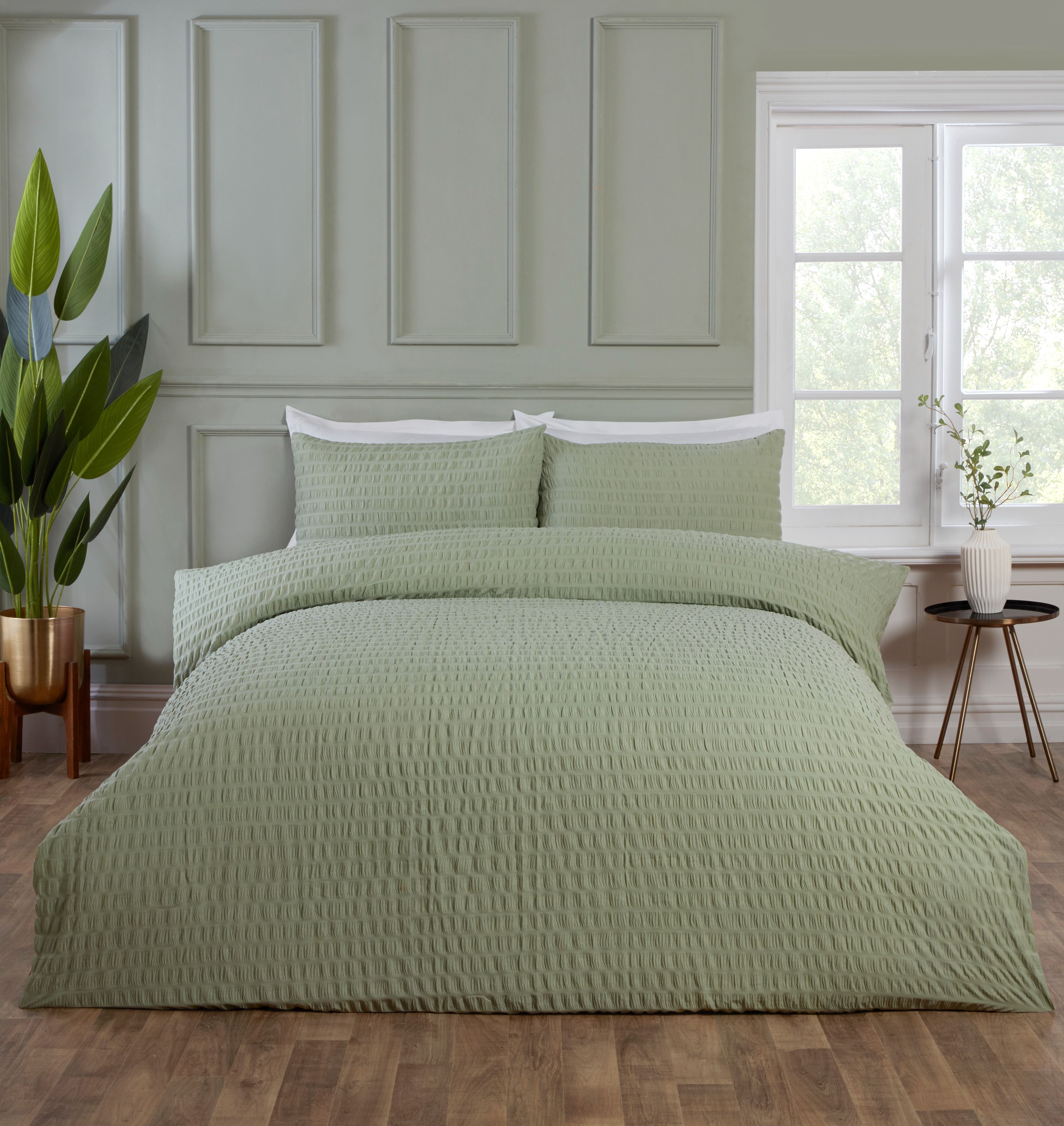 Rapport Home Seersucker Polycotton Luxury Duvet Cover Set with Pillowcase in Green