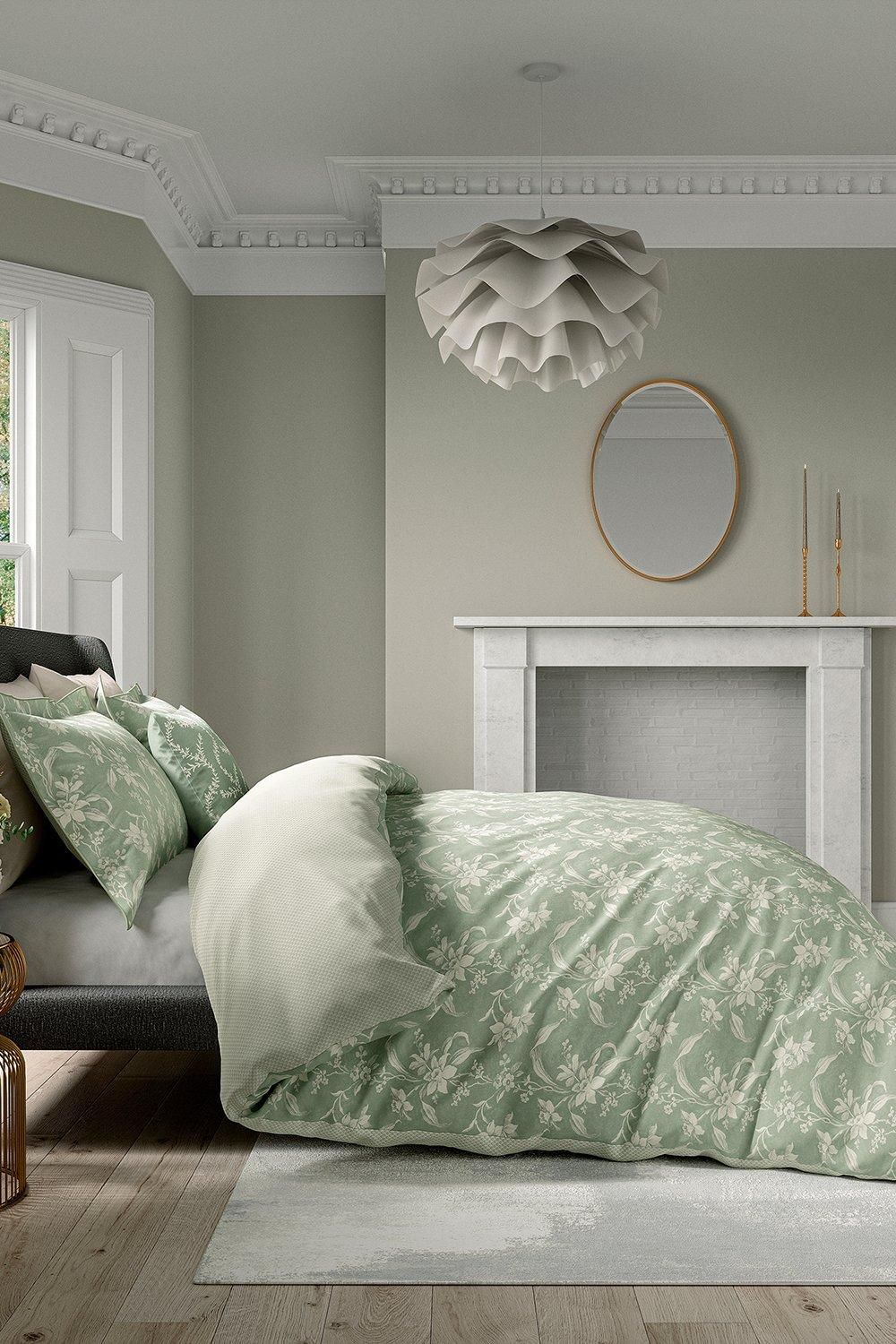 V & A 'Daffodil Dreams' Cotton Duvet Cover Set in Green