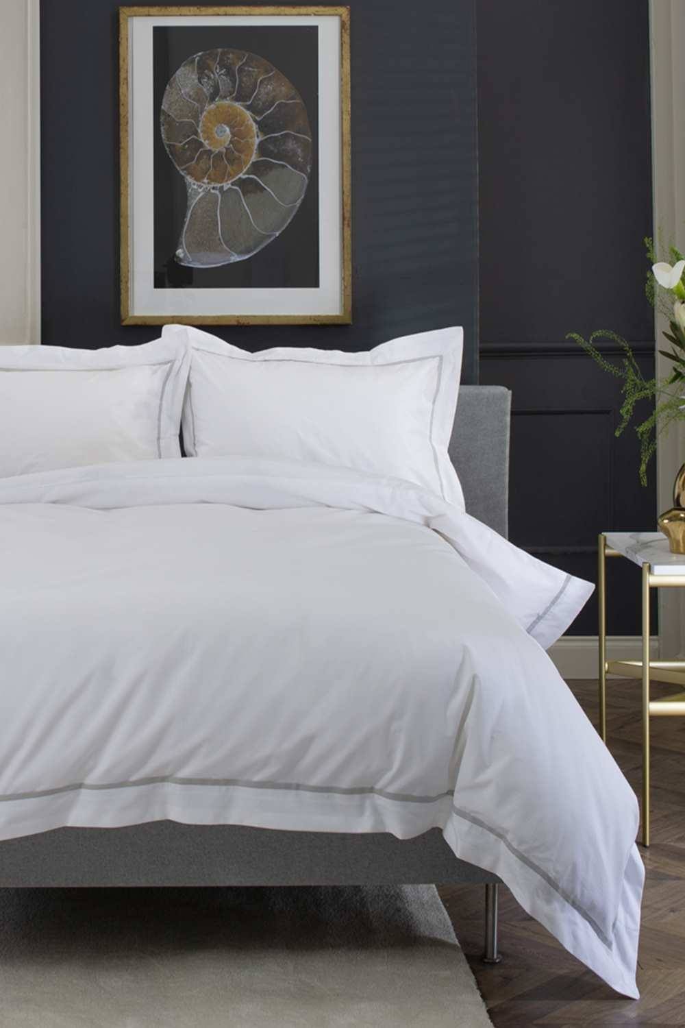 The Lyndon Company Boutique Hotel Hampstead 200 Thread Count Cotton Duvet Cover Set in Silver