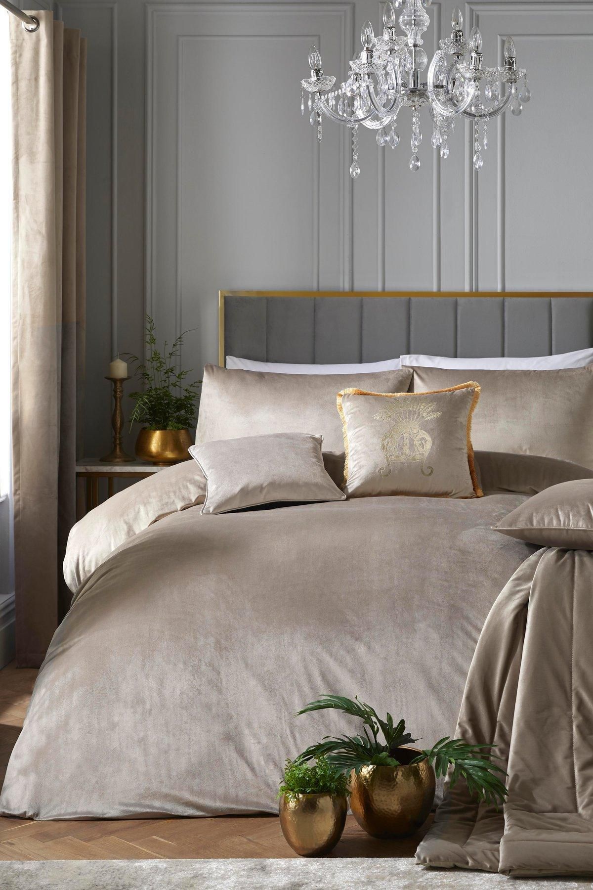 Laurence Llewelyn-Bowen 'Montrose' Luxury Velvet Duvet Cover Set in Natural