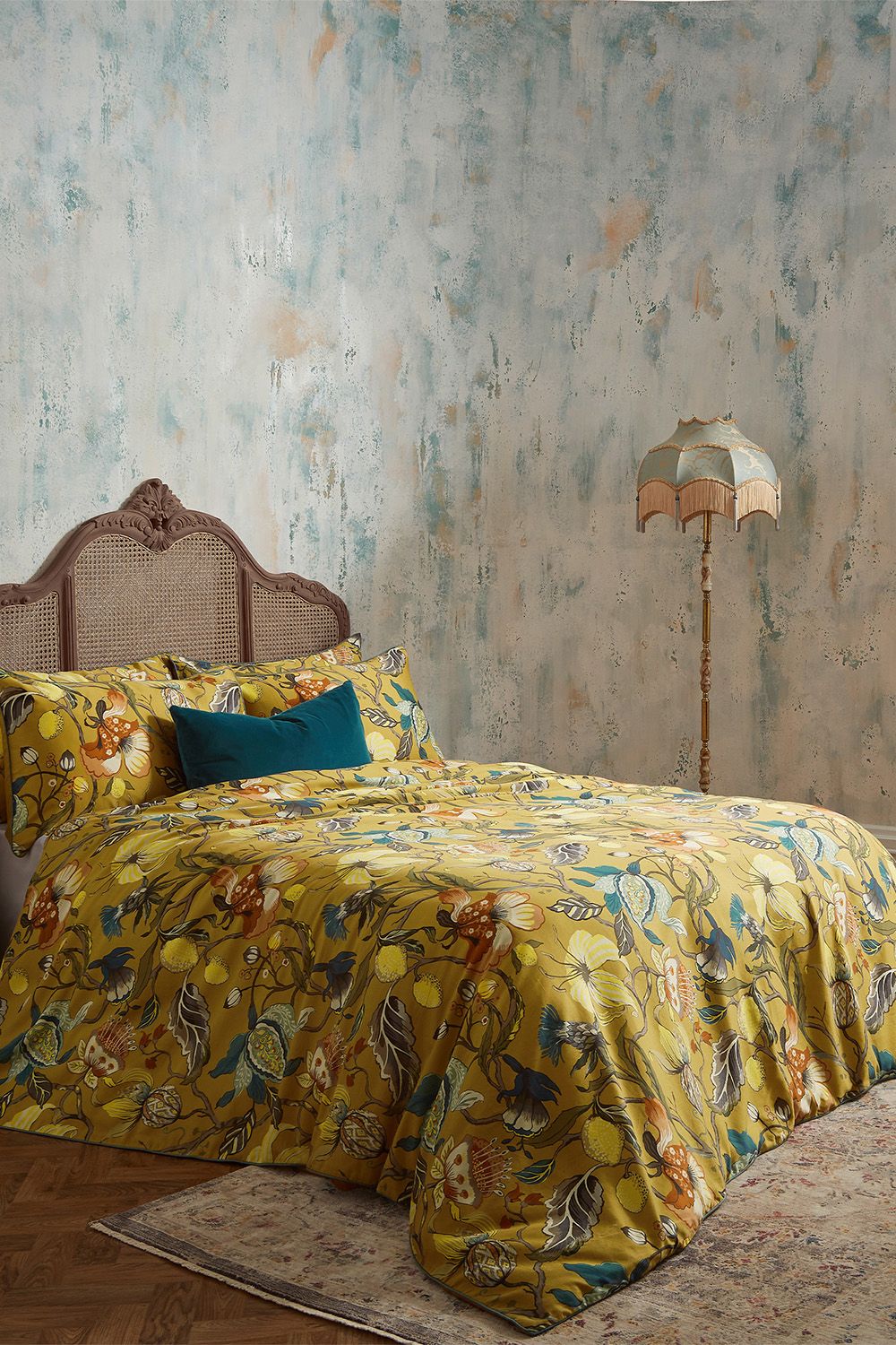 Edinburgh Weavers Morton 200 Thread Count Floral Premium Cotton Sateen Piped Duvet Cover Set in Yellow