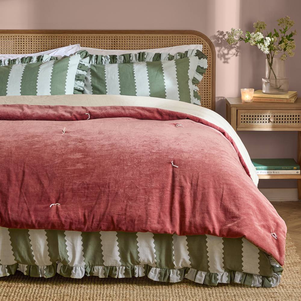Wylder Edie 100% Cotton Velvet Bedspread in Rose