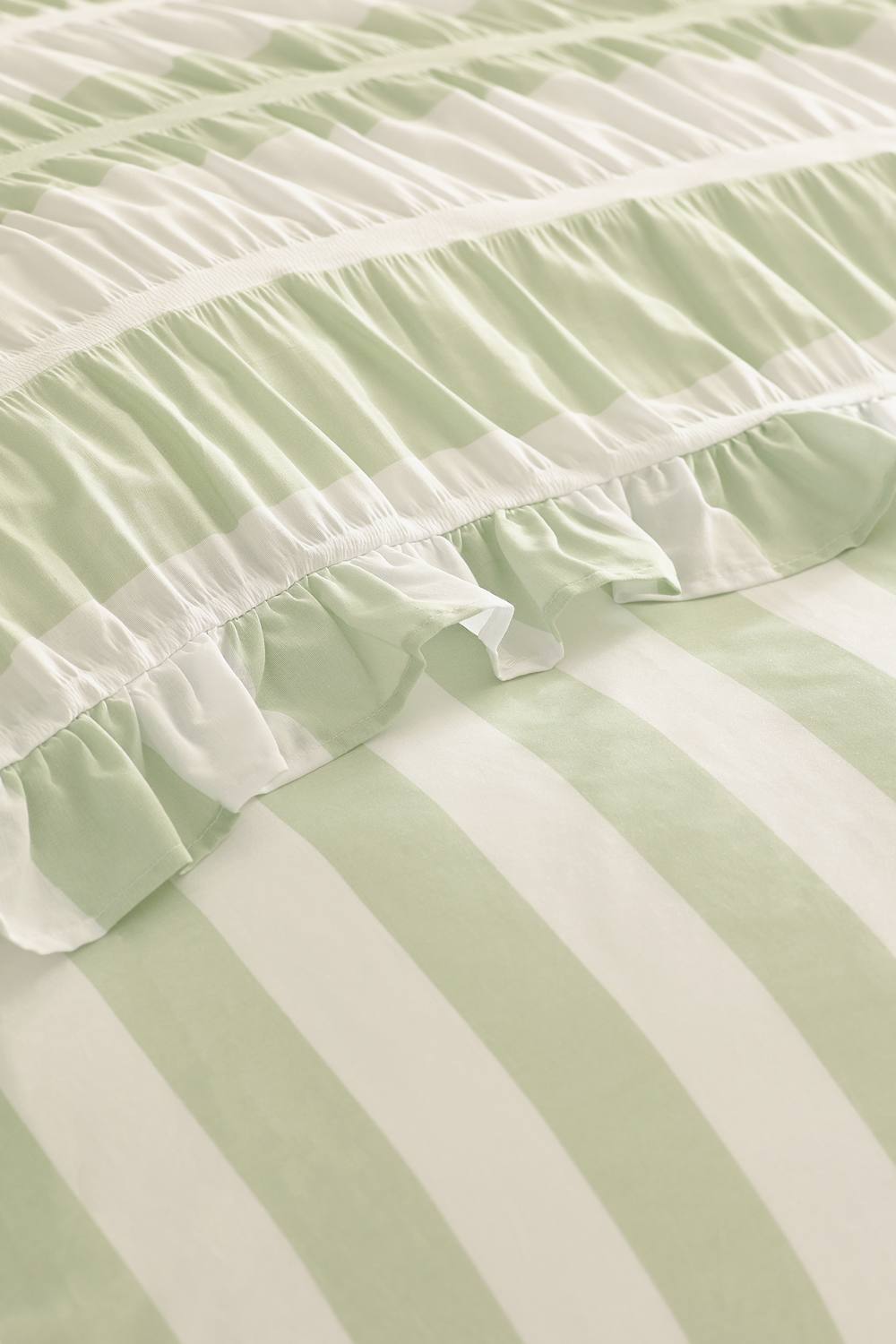 Catherine Lansfield 'Seersucker Frill Stripe' Duvet Cover Set in Green 4
