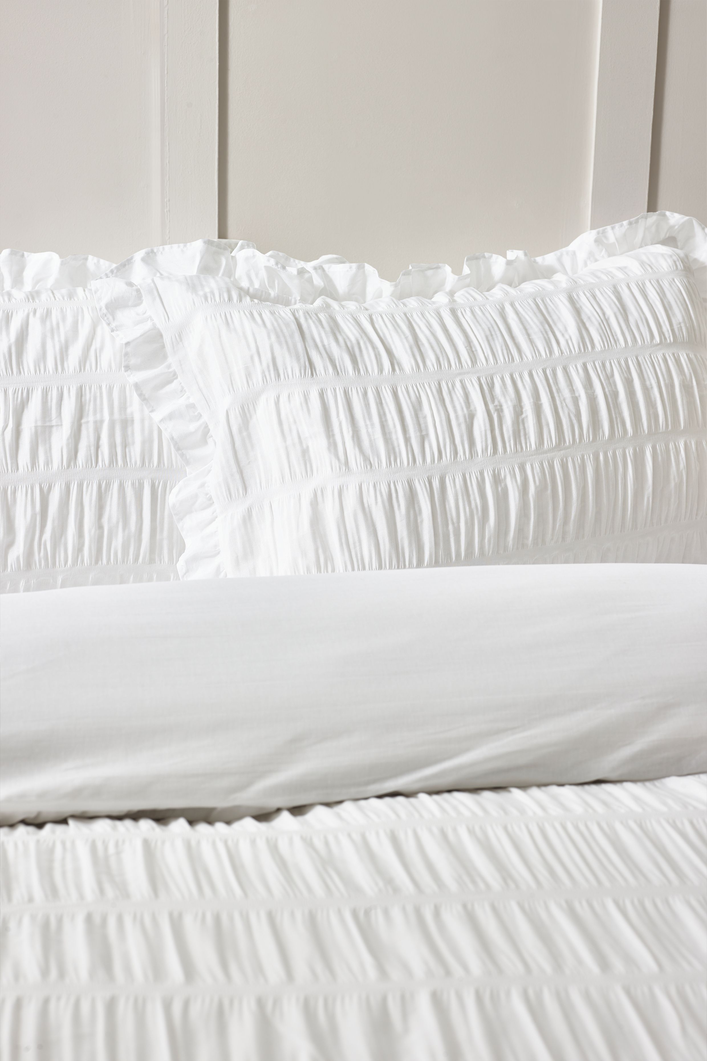 Catherine Lansfield 'Seersucker Frill' Duvet Cover Set in White 2