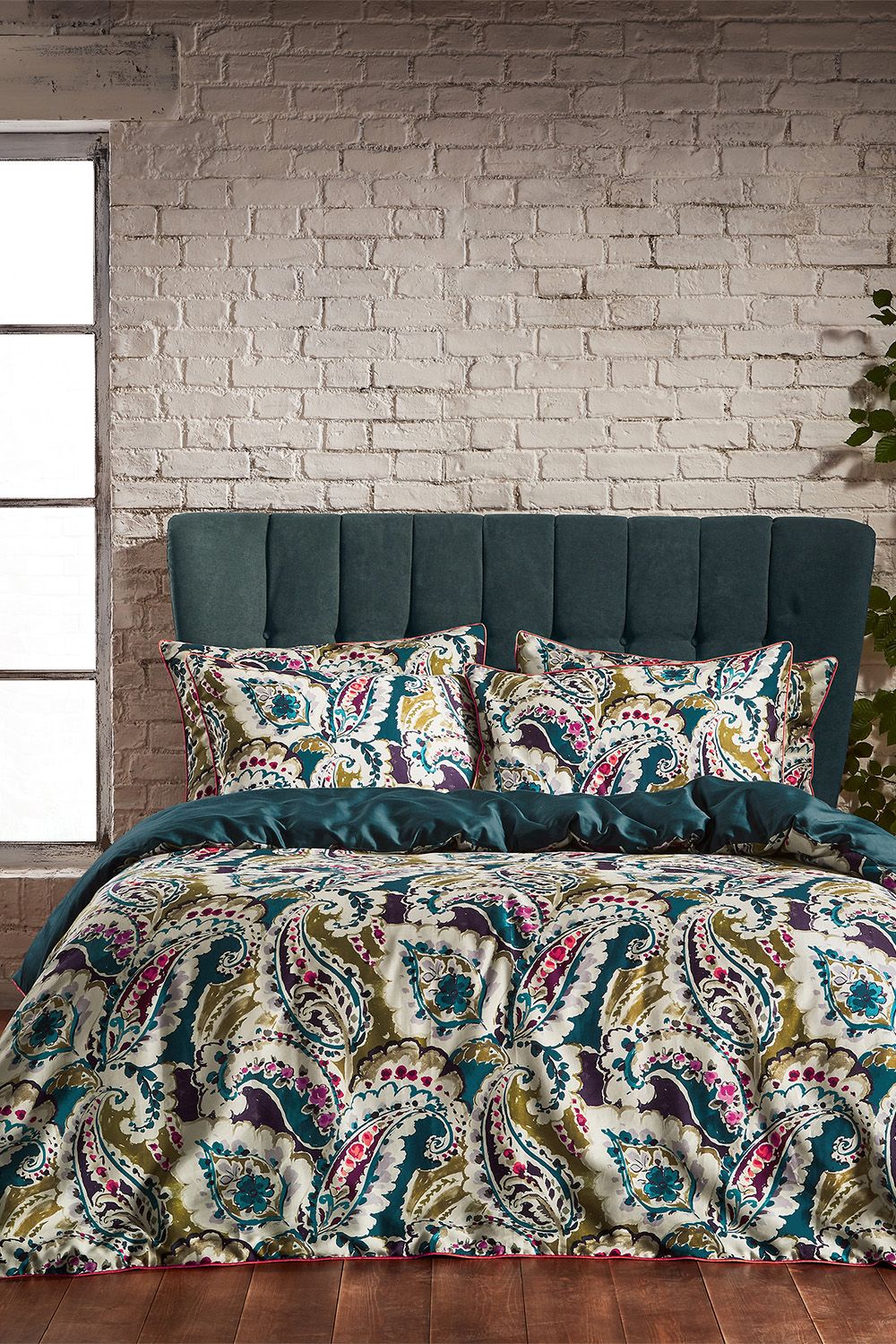 Edinburgh Weavers Aretha 200 Thread Count Paisley Premium Cotton Sateen Piped Duvet Cover Set in Teal