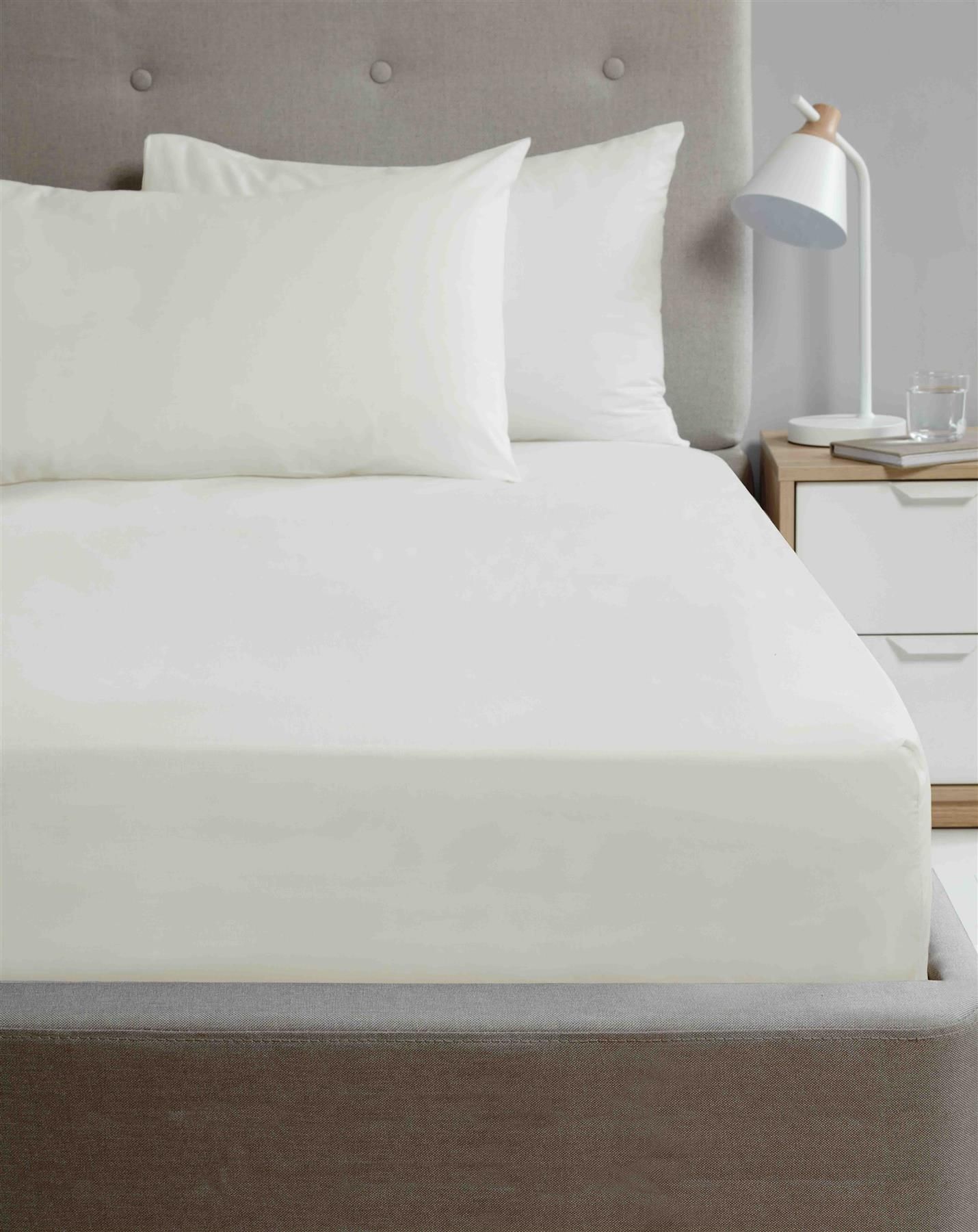HomeSpace Direct Microfibre 180 Thread Count Fitted Sheets in Cream