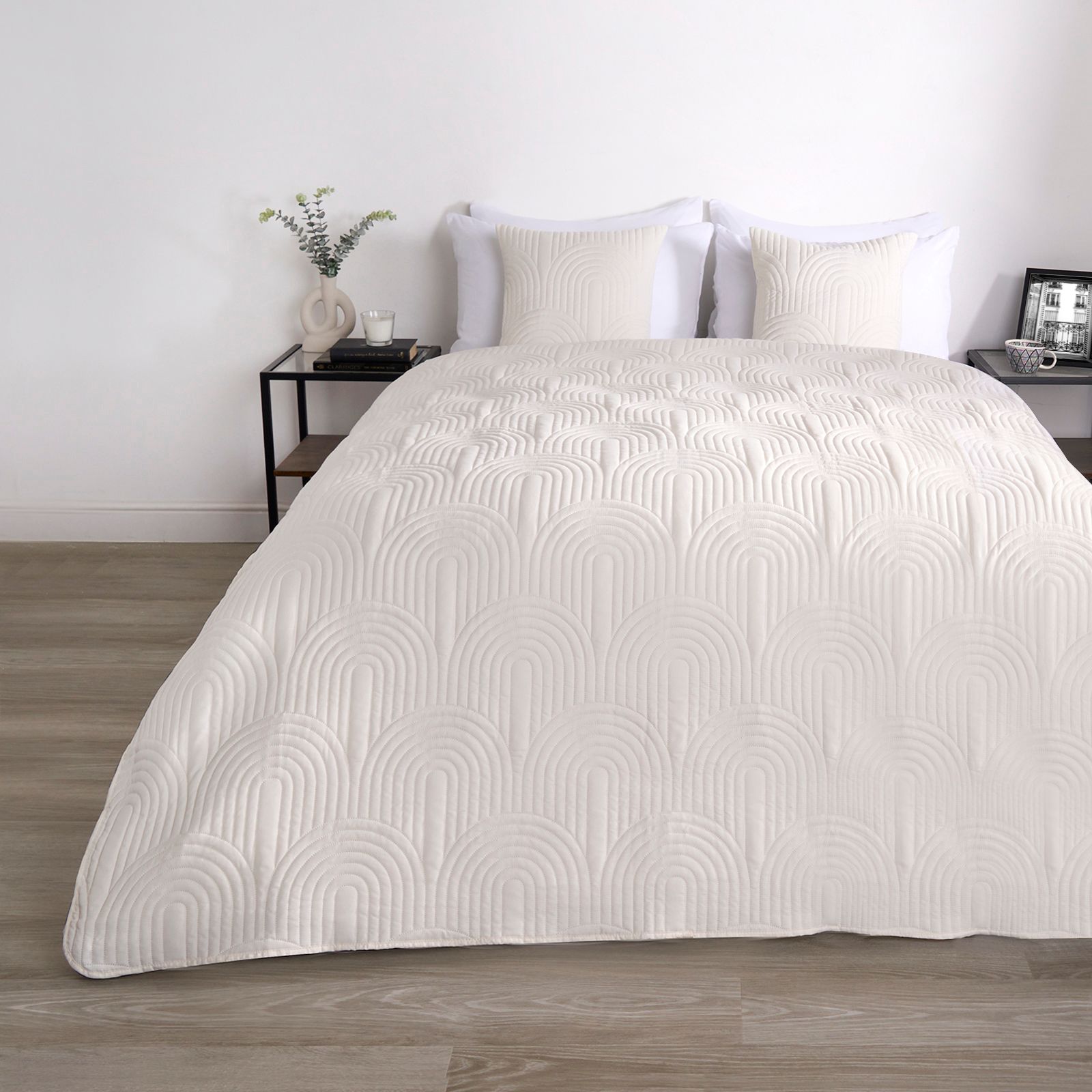 OHS Quilted Arches Pinsonic Blanket Bedspread Throw Over Bed in Cream