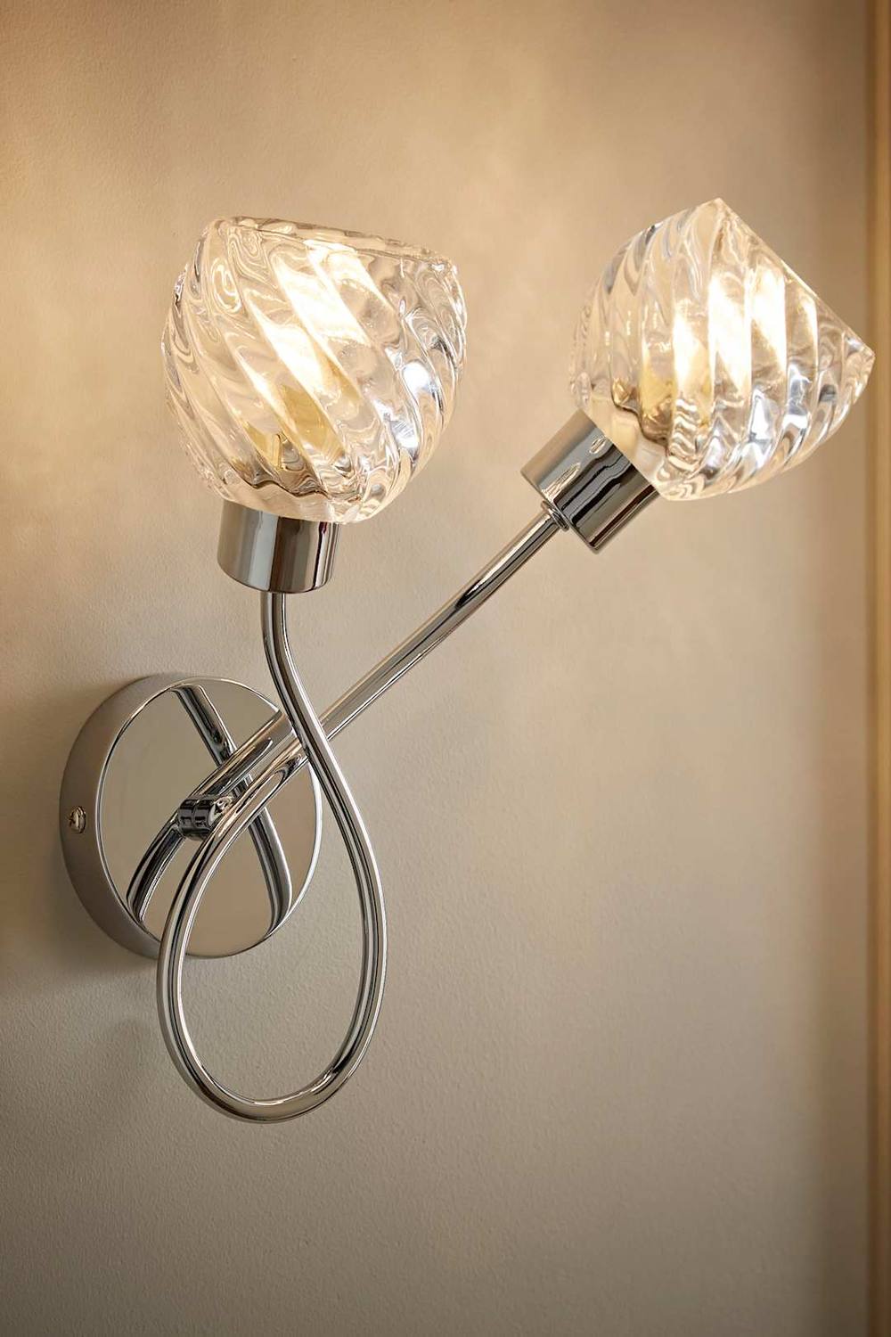 ValueLights Reyka Chrome 2 Way Swirl Glass Wall Light in Metallic Silver