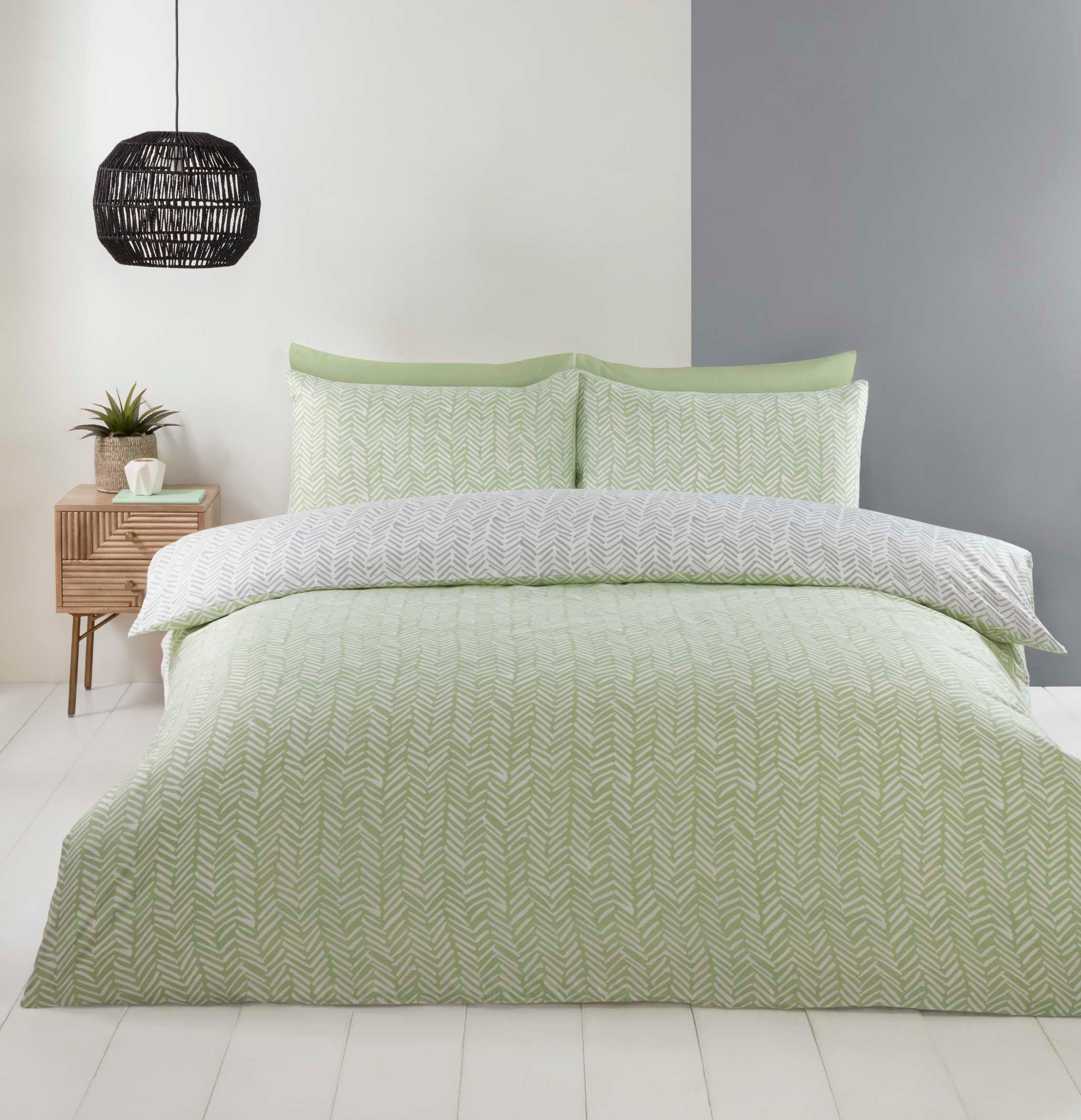 Rapport Home Helston Reversible Duvet Cover Set with Pillowcase Bedding in Green
