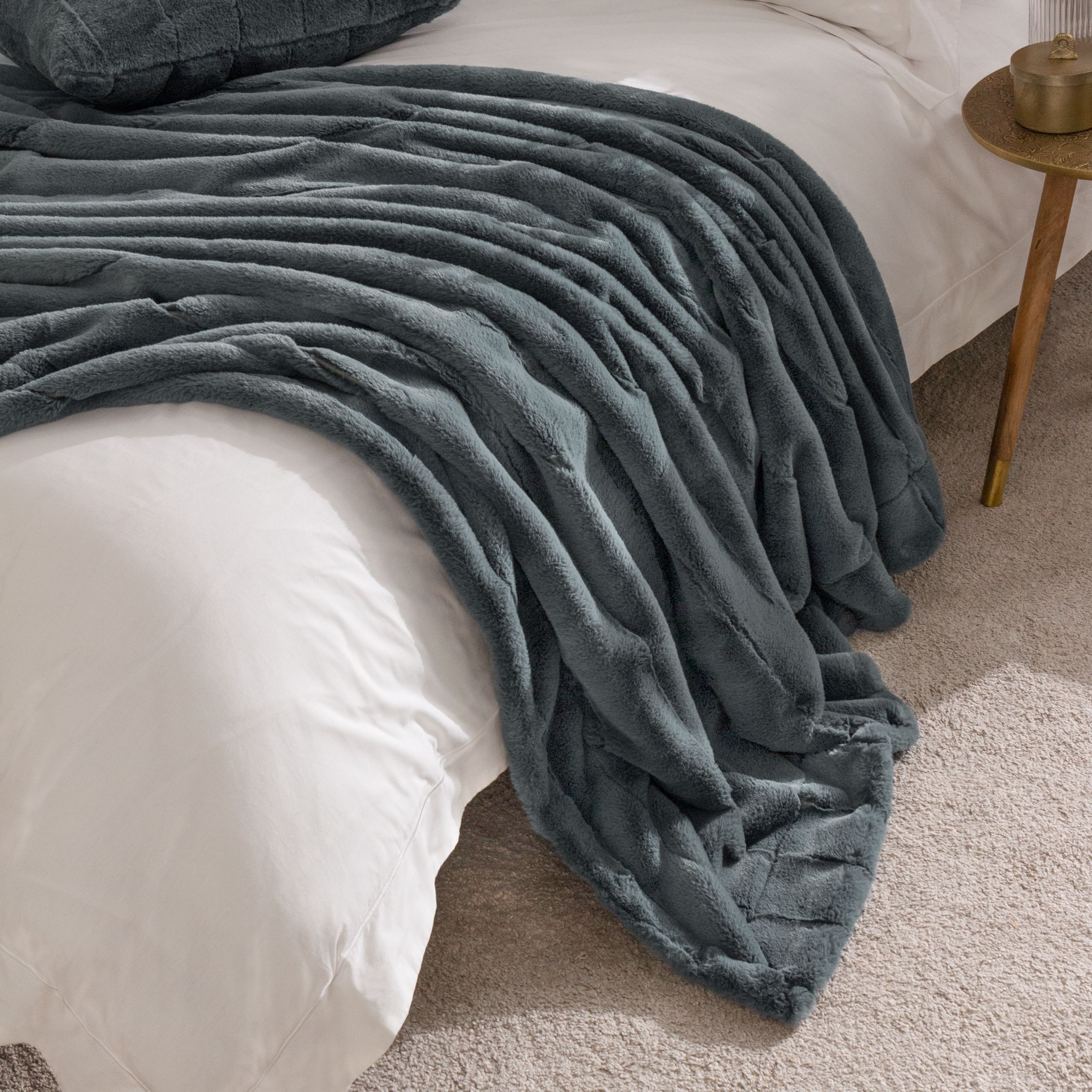 Paoletti Empress Alaskan Faux Fur Throw in Charcoal
