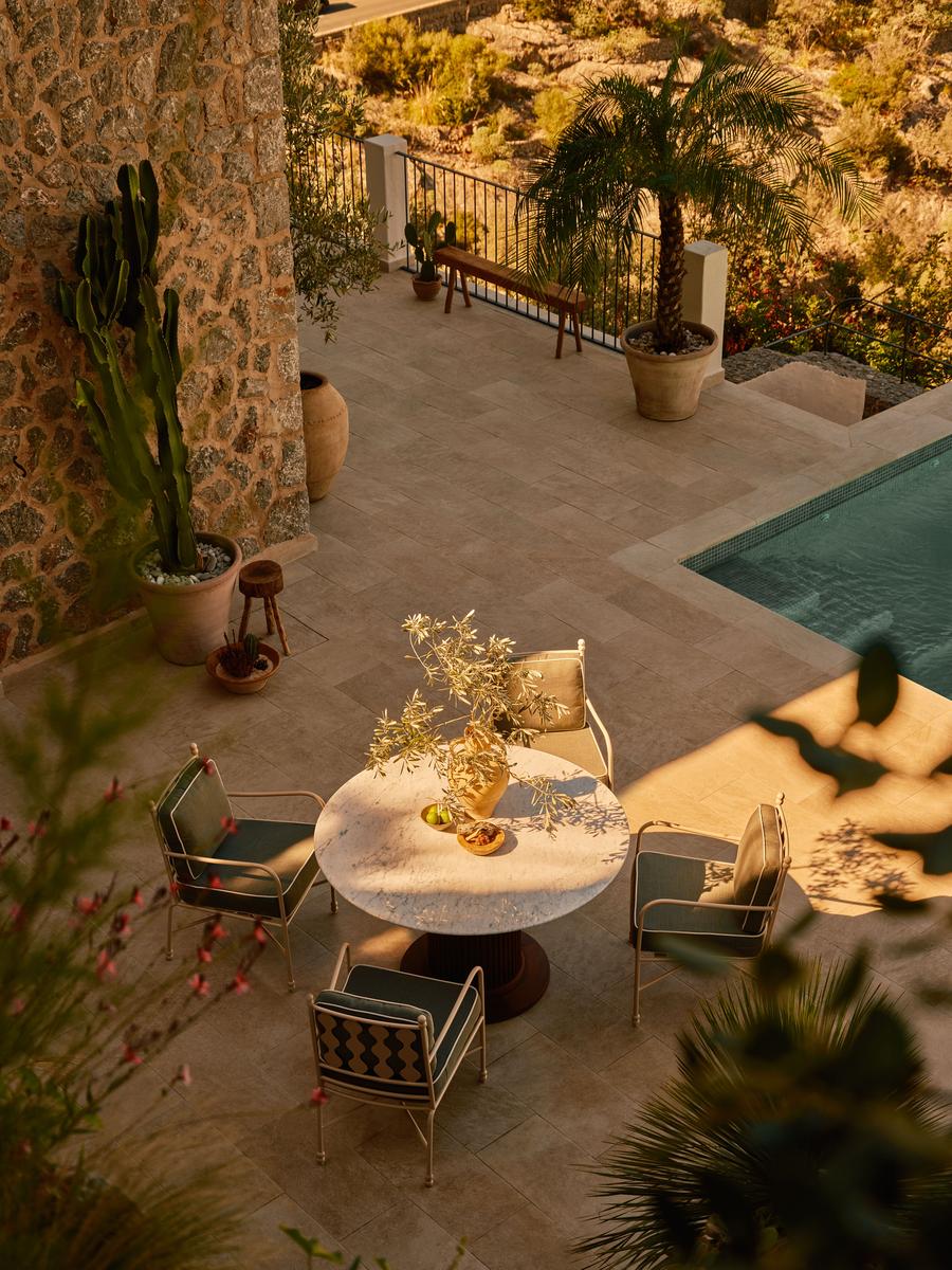 Murcell Outdoor Round Dining Table, Carrara