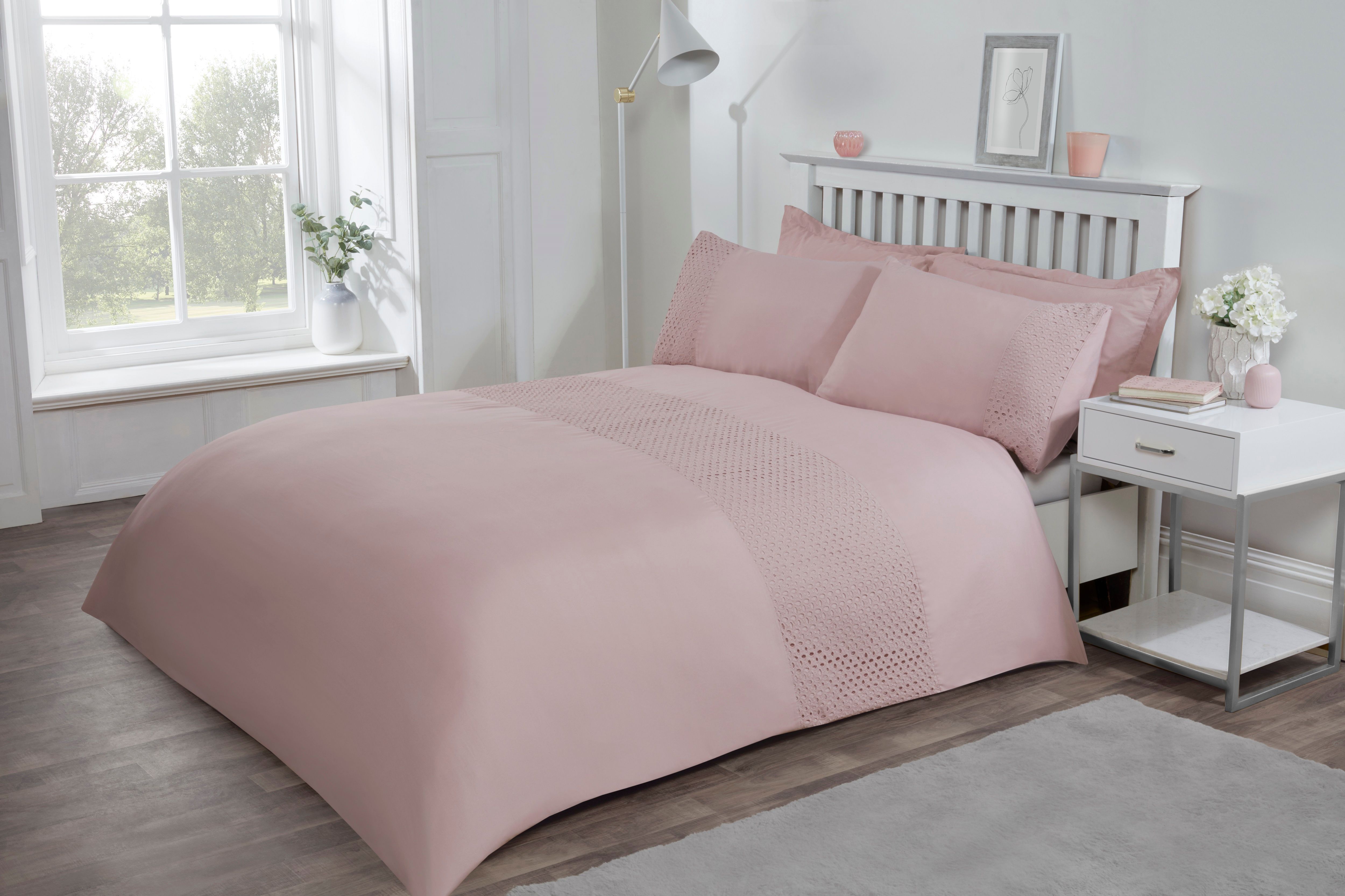 Smart Living Luxury Super Soft Stylish Lace Panel Duvet Cover with Pillowcases in Pink