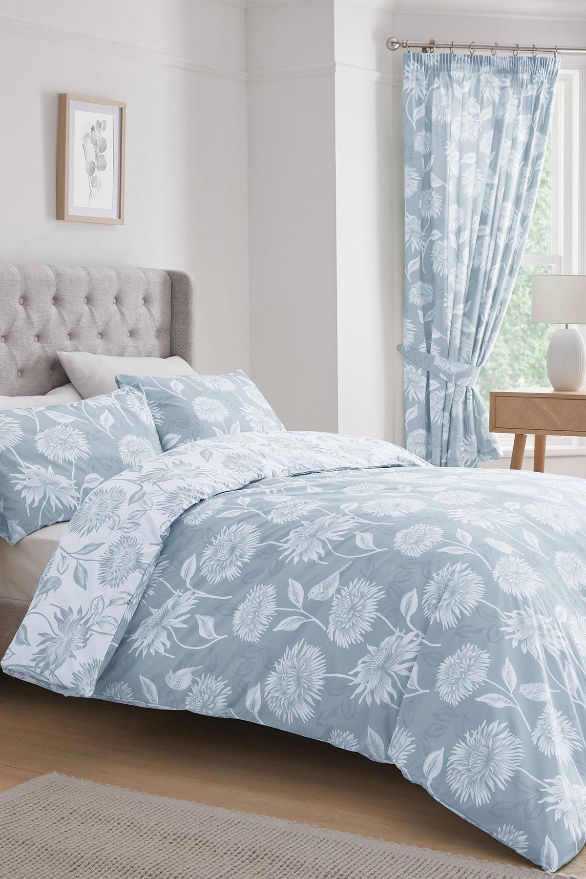 Dreams & Drapes 'Chrysanthemum' Easy Care Duvet Cover Set in Blue