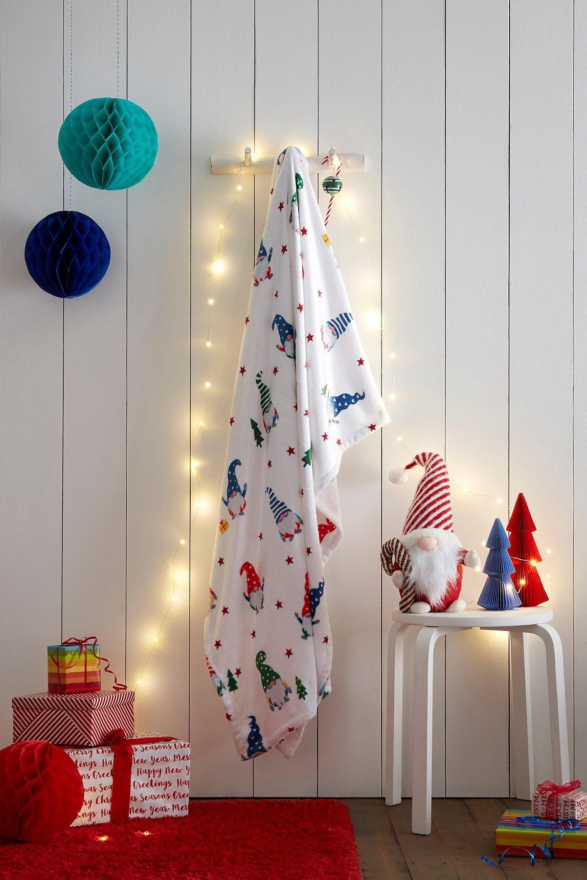Fusion 'Festive Gonks' Super Soft Fleece Throw in Red