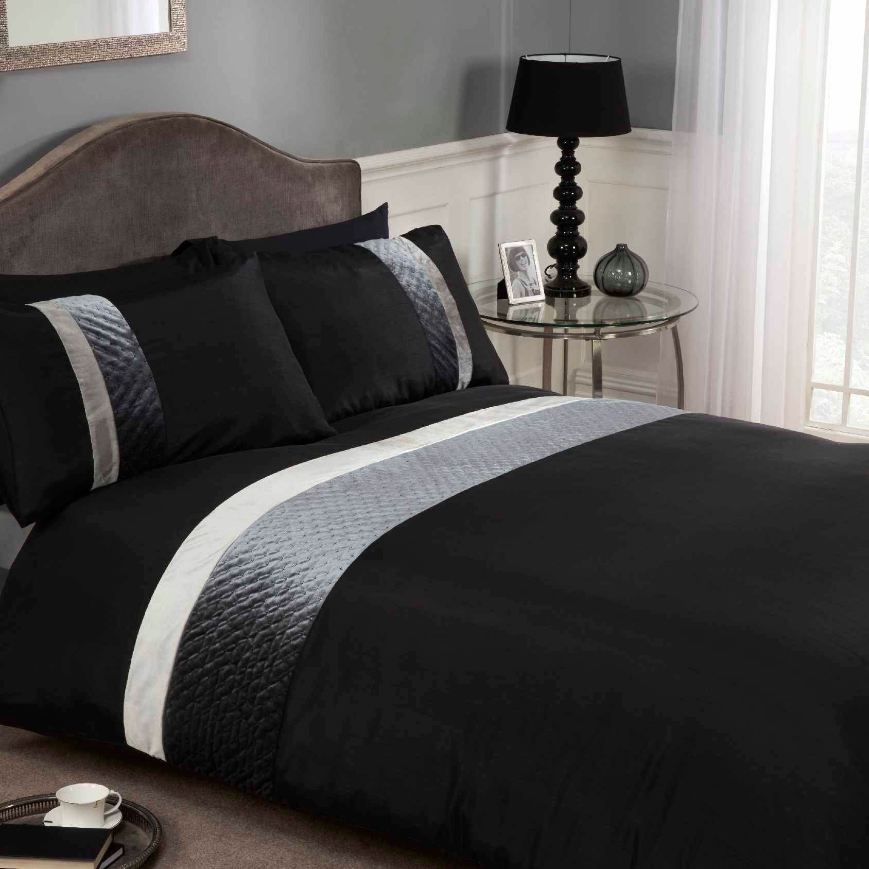 Rapport Home Deco Polycotton Duvet Cover Set With Pillowcase in Black