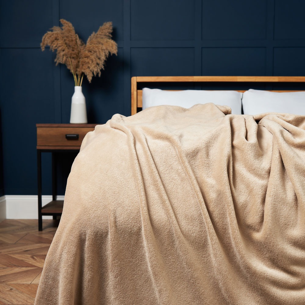 Jumbo Microfleece Throw, Latte