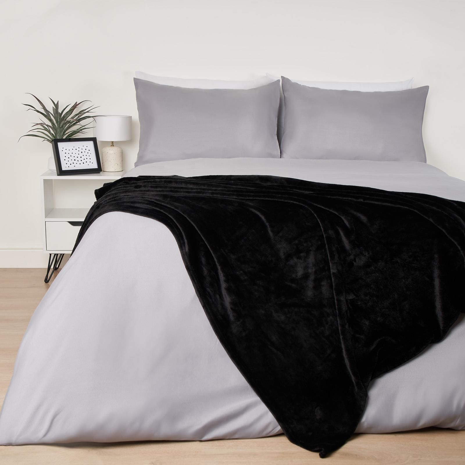 OHS Ultra Soft Flannel Fleece Throw Blanket in Black
