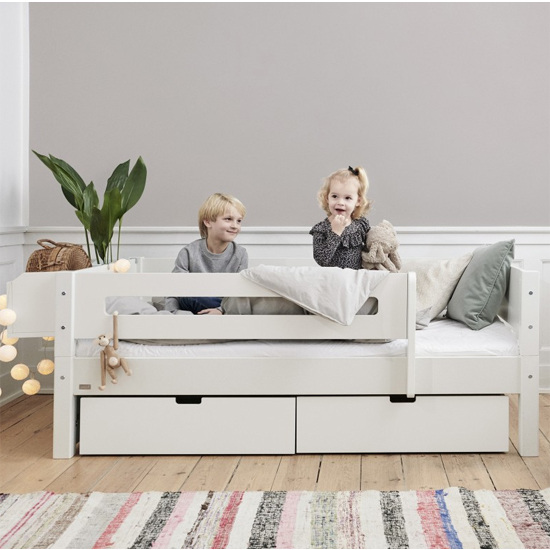 Morden Kids Day Bed With Safety Rail And Drawers In Snow White