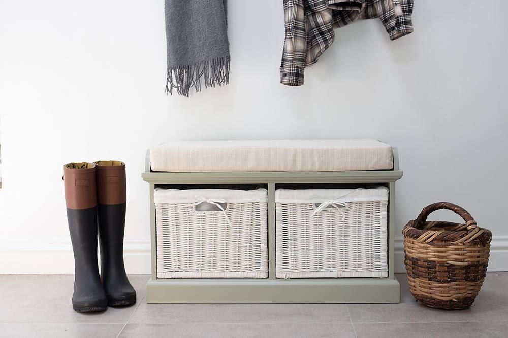 Statement Furniture Tetbury Bench with 2 White Wicker Baskets & Cream Cushion in Light Green