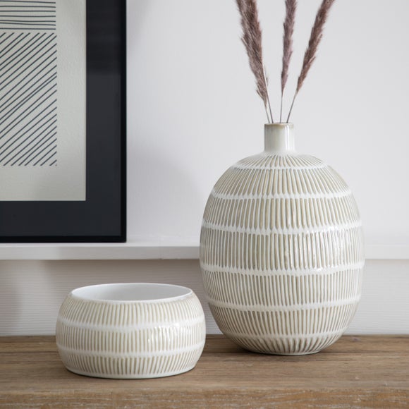 Cedar & Sage Abelia Vase 2