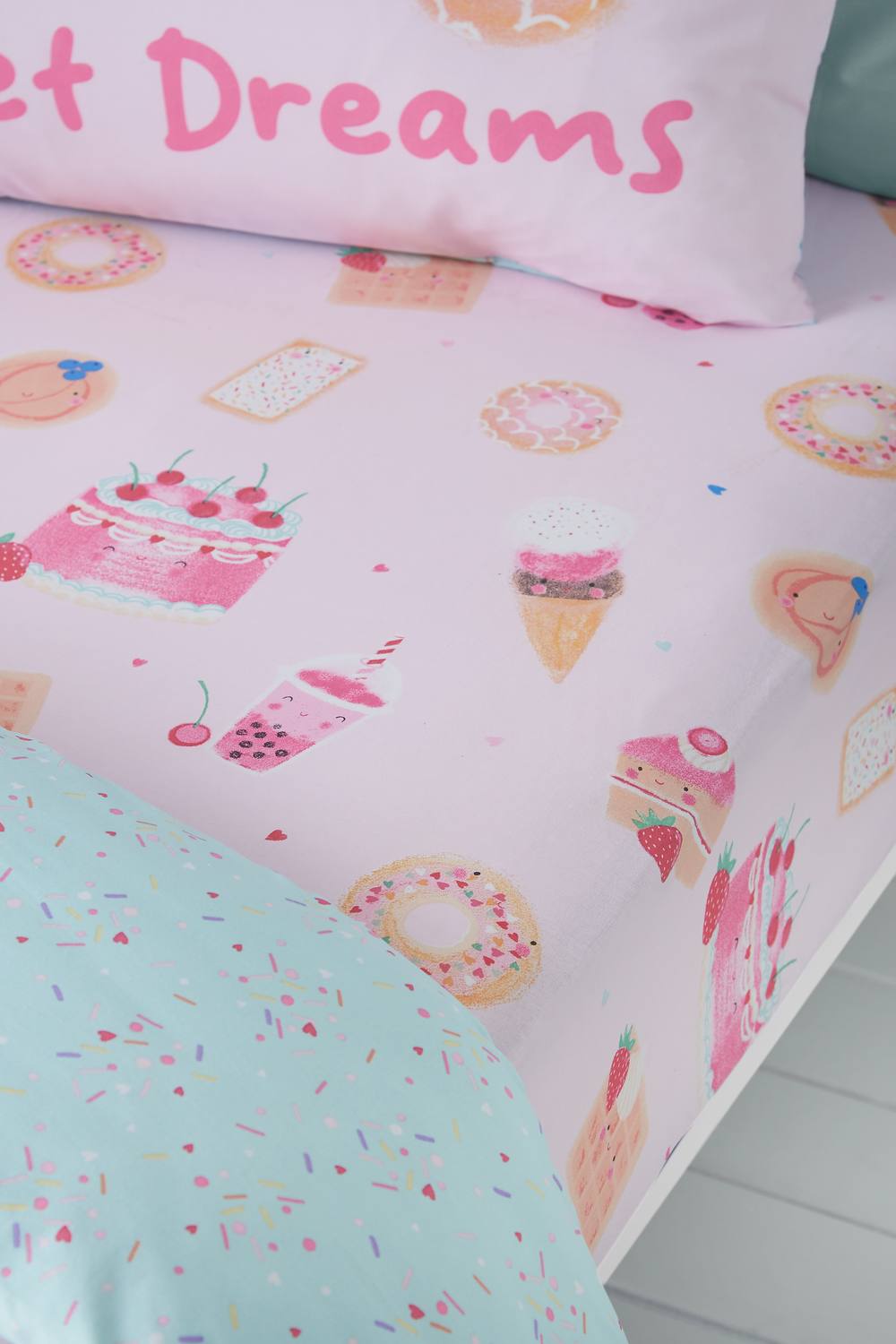 Catherine Lansfield 'Sweet Treats' Fitted Sheet in Pink