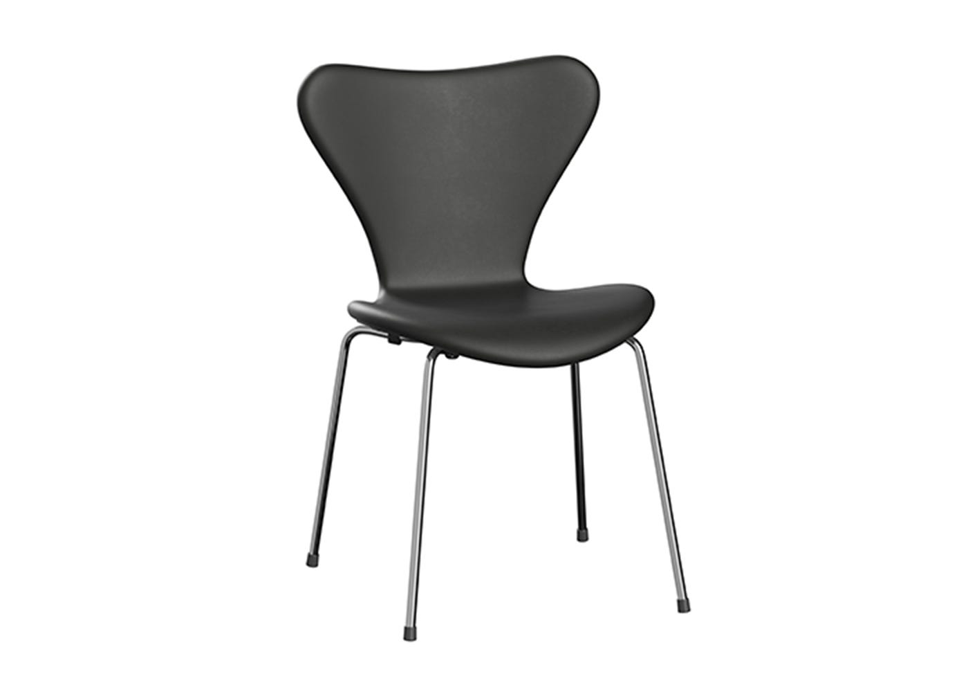 Fritz Hansen Series 7 Chair Essential Leather Black with Chrome Legs