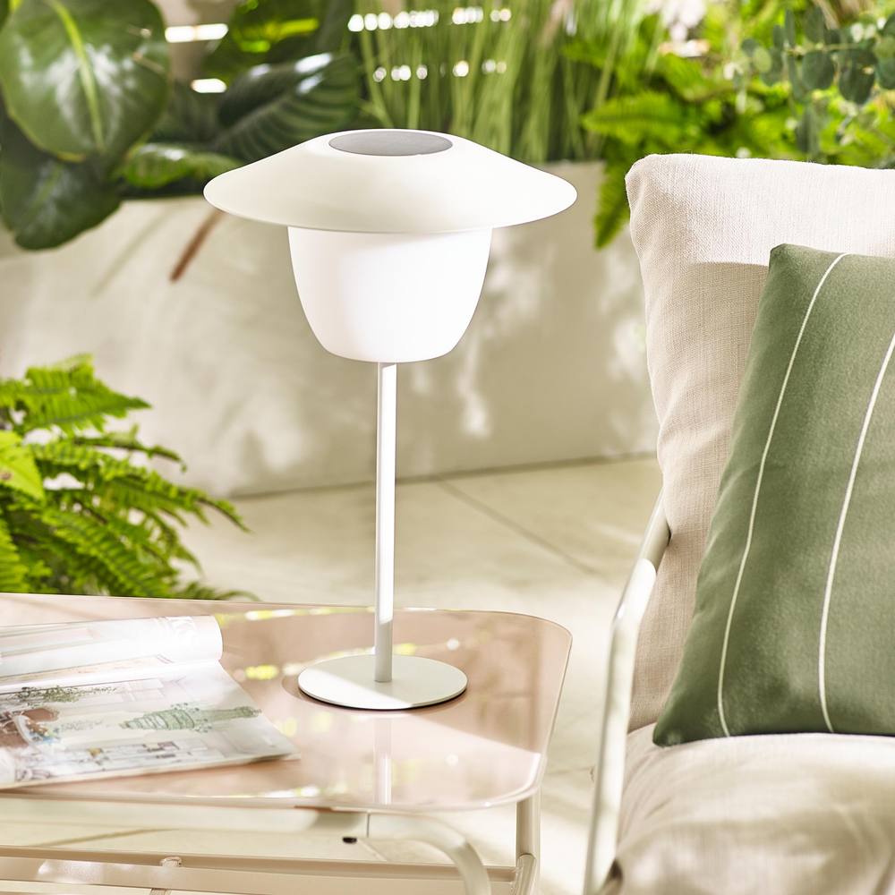 FurnitureboxUK Veya White Solar Outdoor Table Light