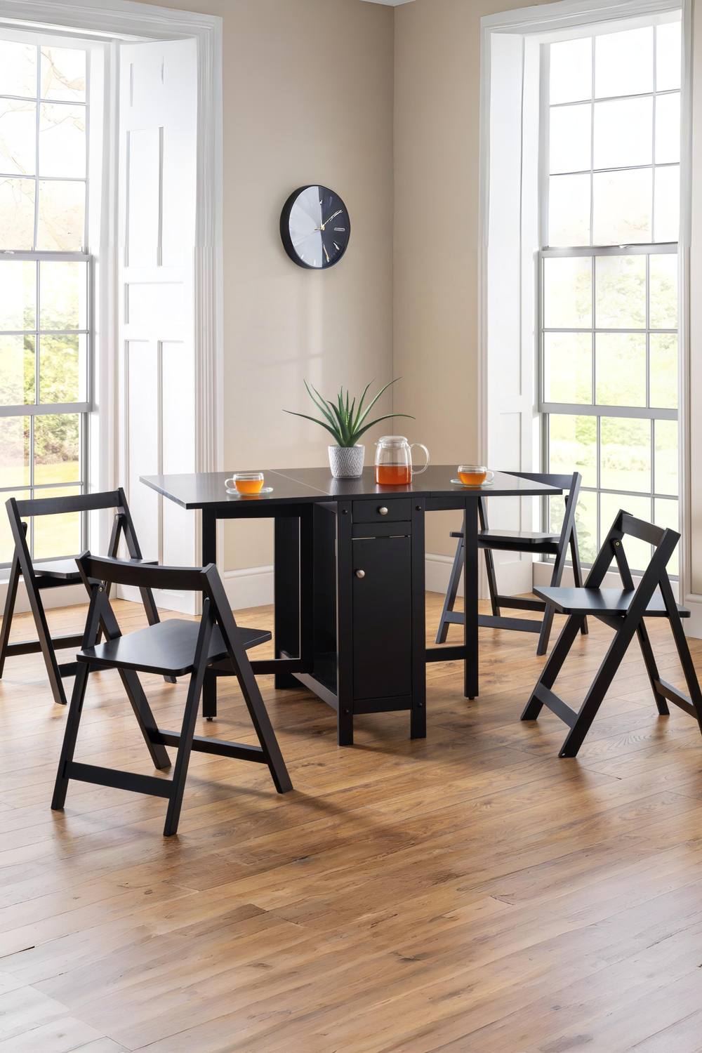 Julian Bowen Savoy 4 Seater Drop Leaf Gateleg Dining Set with Folding Chairs in Black