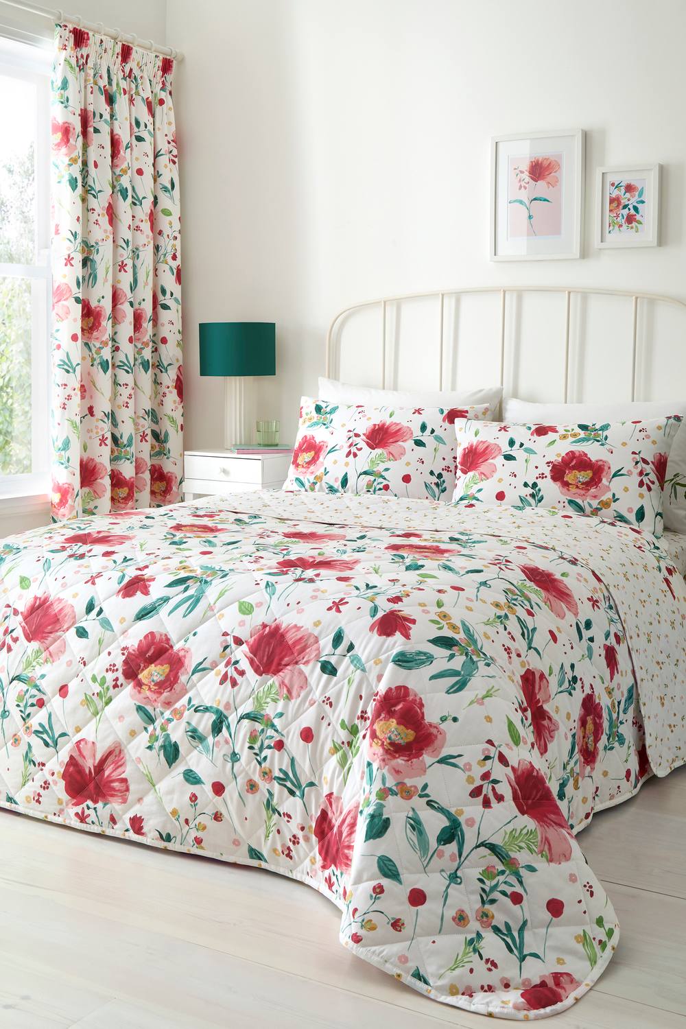Dreams & Drapes 'Abstract Poppy' Quilted Bedspread