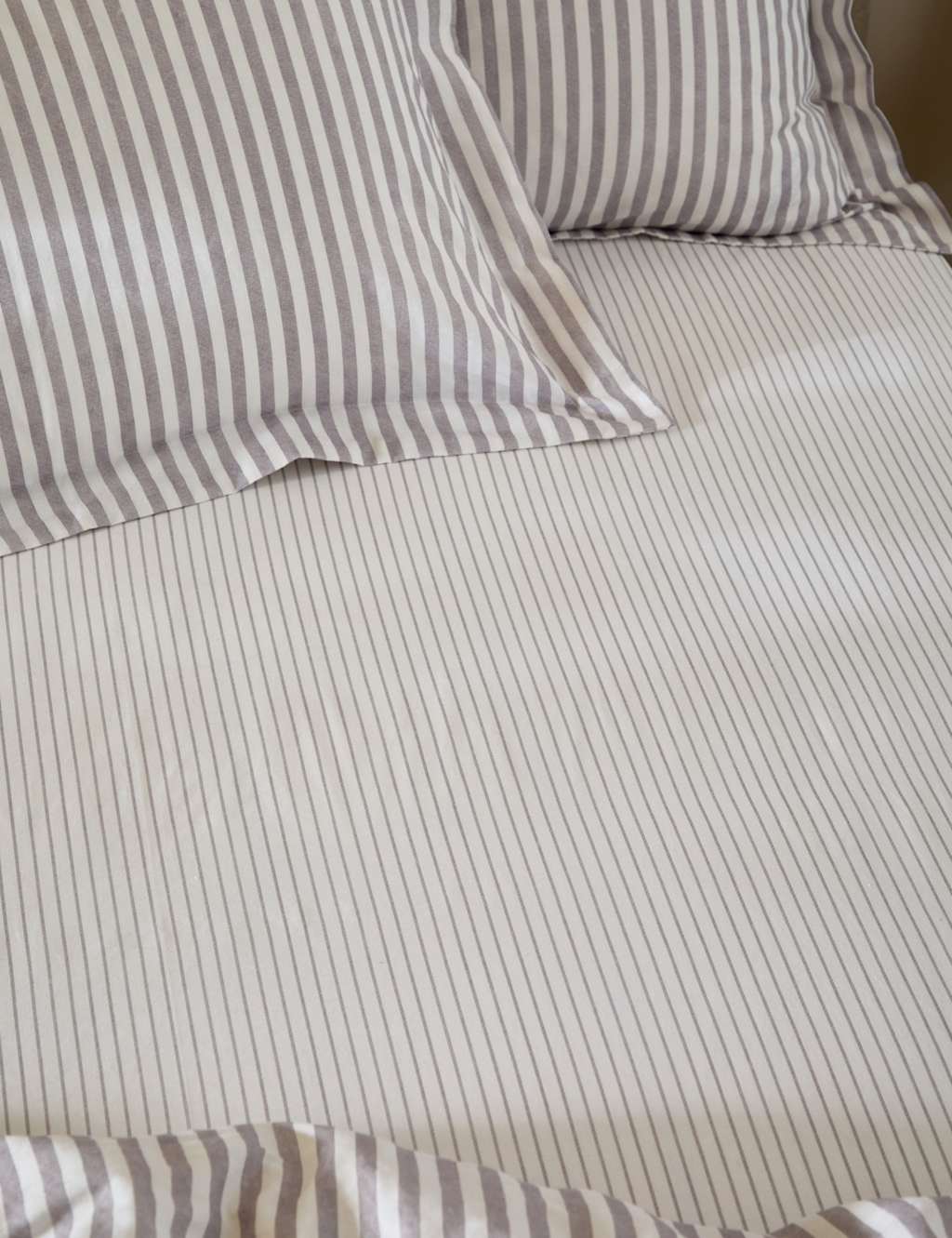 YARD Pure Cotton Hebden Striped Fitted Sheet Mauve