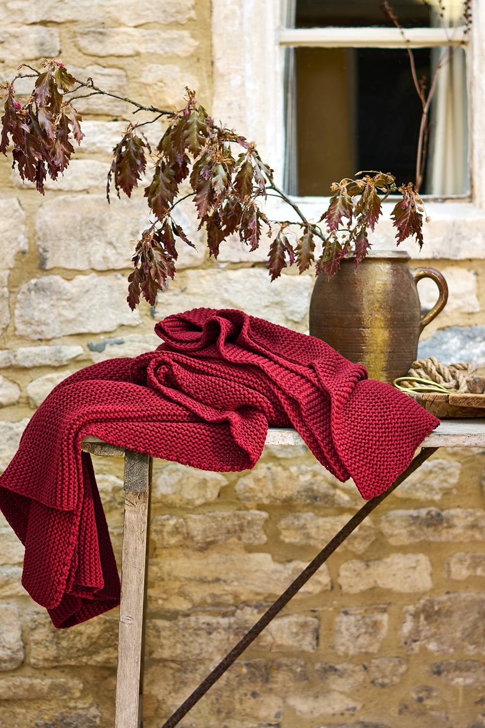CHRISTY 'Oslo' Cosy Chunky Knit Throw in Red