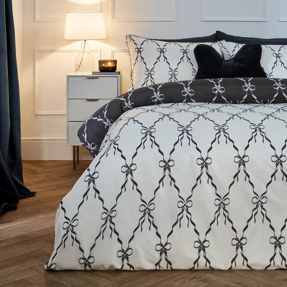OHS Bow Lattice Microfibre Reversible Duvet Cover Set with Pillowcase in White