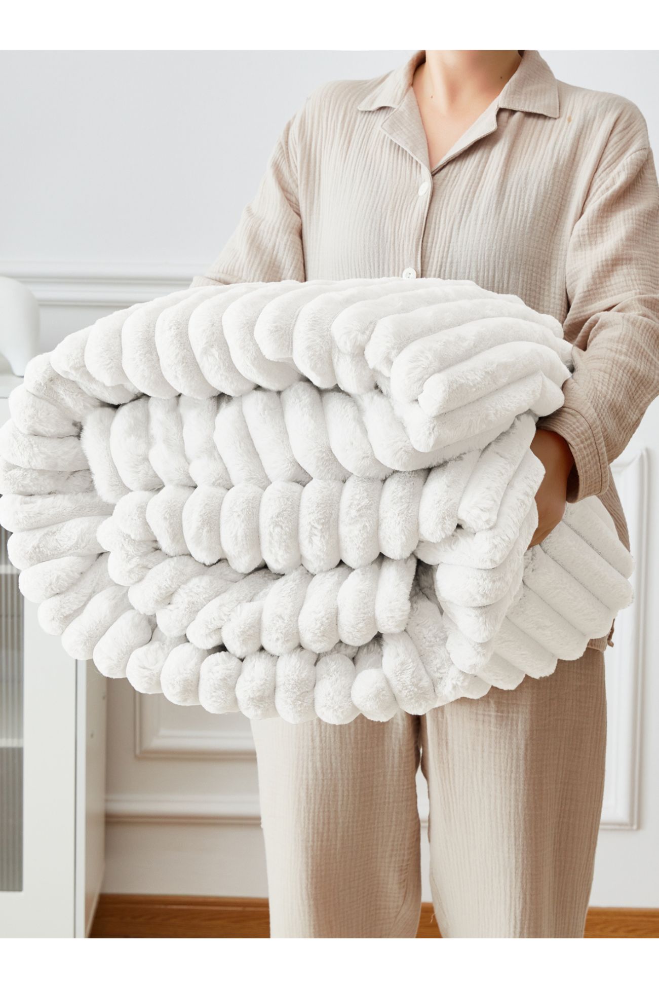 Ezysleep Super Soft Luxury Faux Fur Stripe Throw in Cream