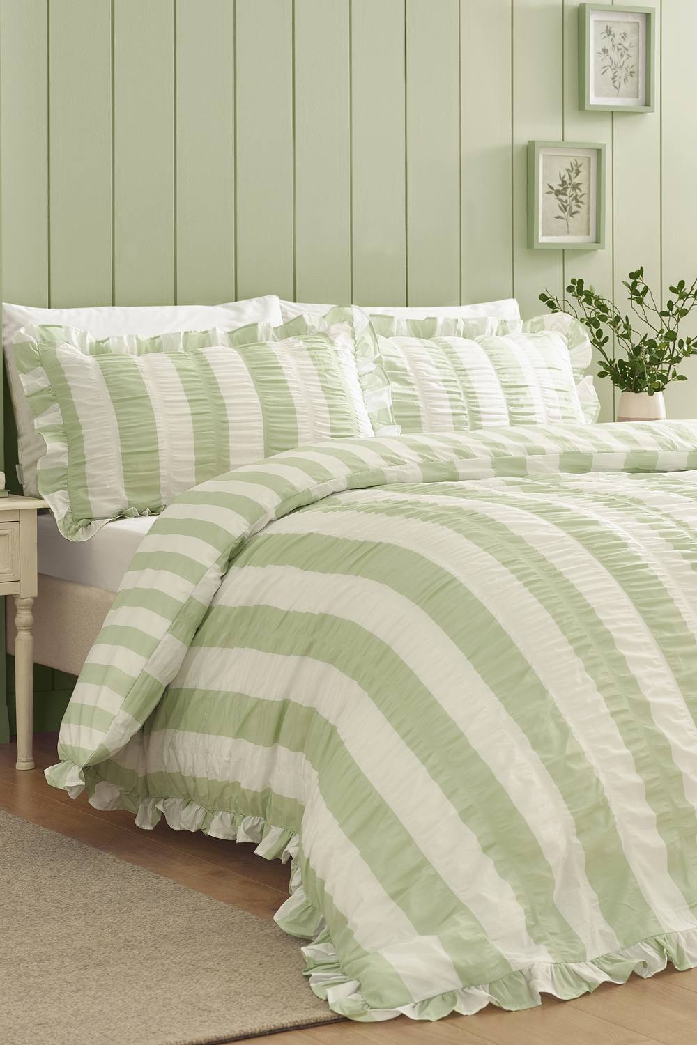 Catherine Lansfield 'Seersucker Frill Stripe' Duvet Cover Set in Green